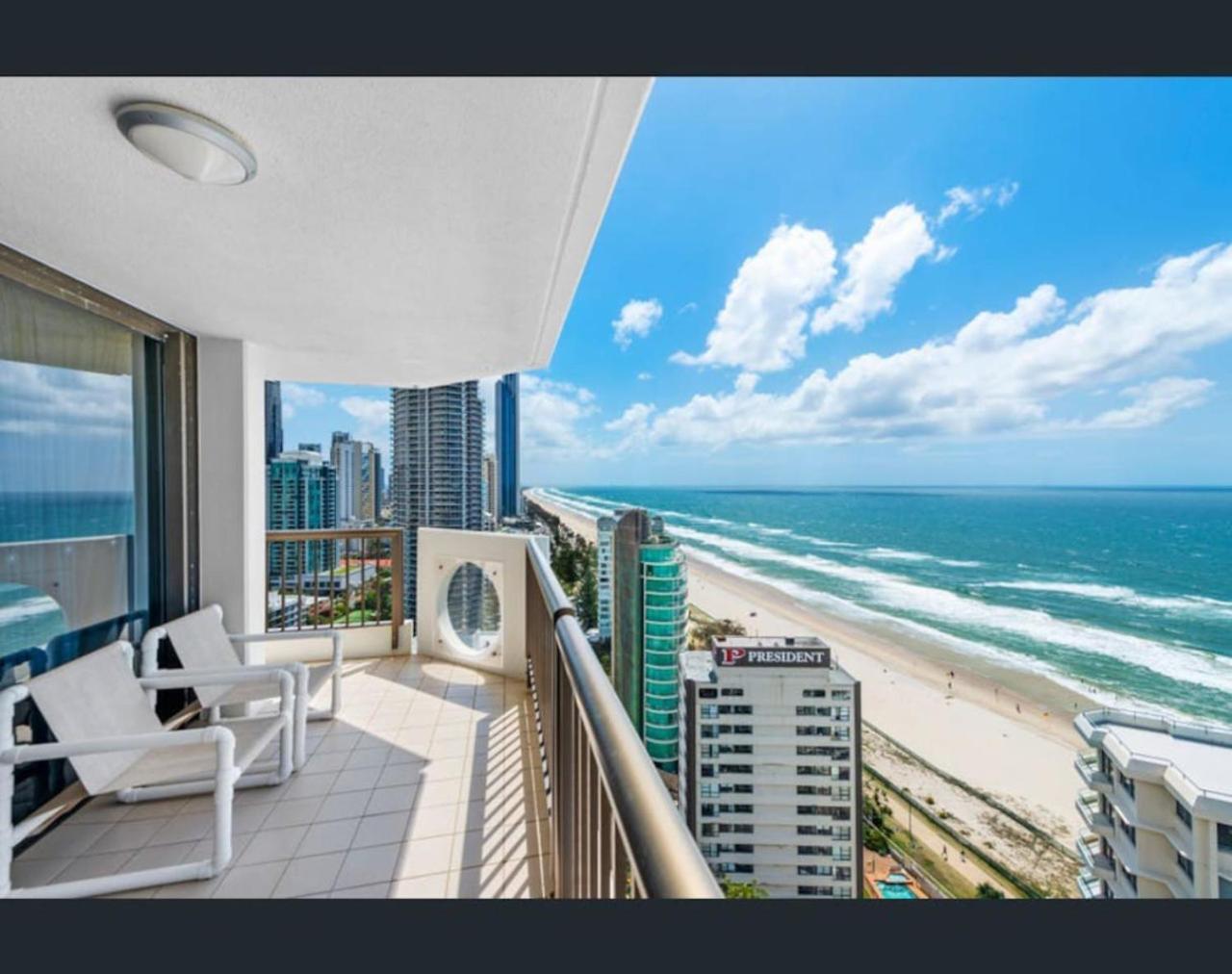 Retreat With Balcony And Views Apartment