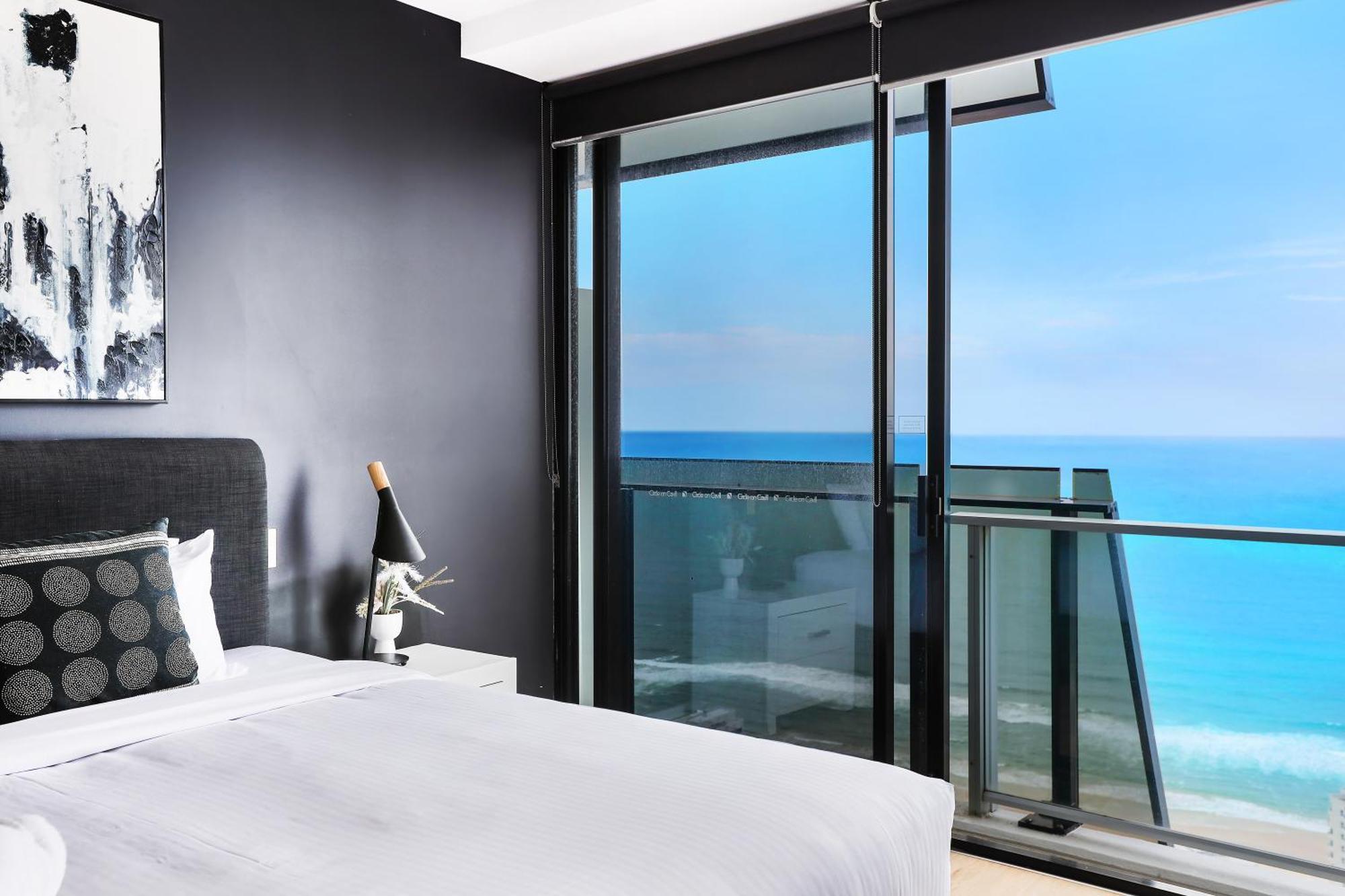 Circle On Cavil Subpenthouse 4brm Lv52! Ocean View