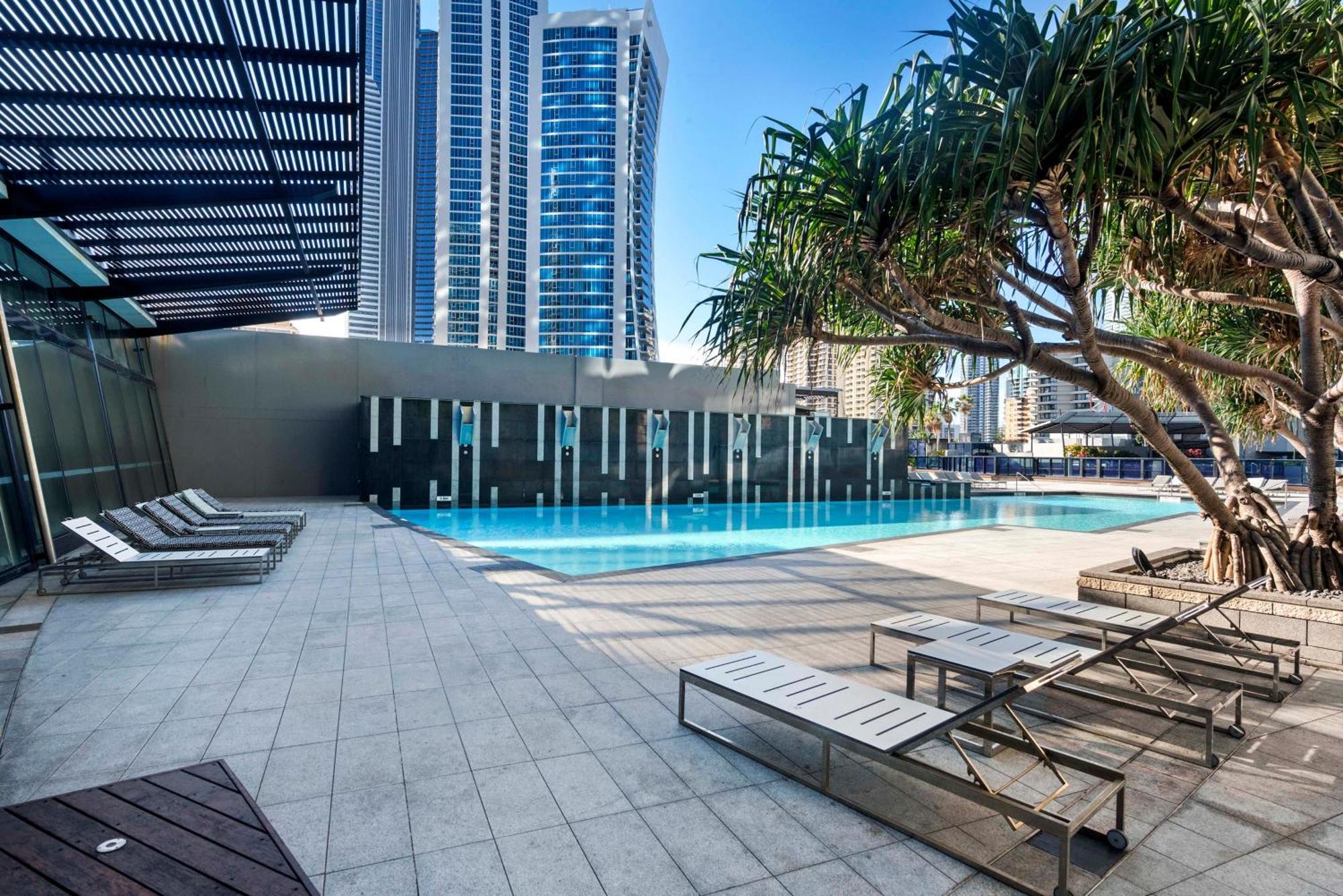 Circle On Cavill Sky High Ocean View Sub-penthouses - Self Contained & Privately Managed - Wow Apartment