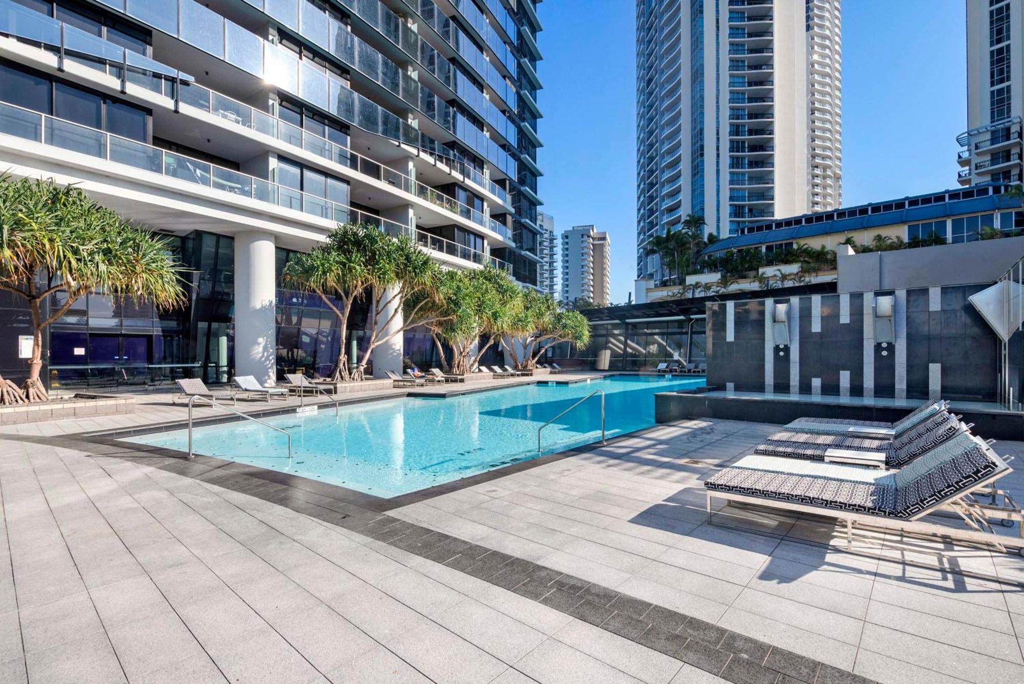 Circle On Cavill Sky High Ocean View Sub-penthouses - Self Contained & Privately Managed - Wow Apartment Gold Coast