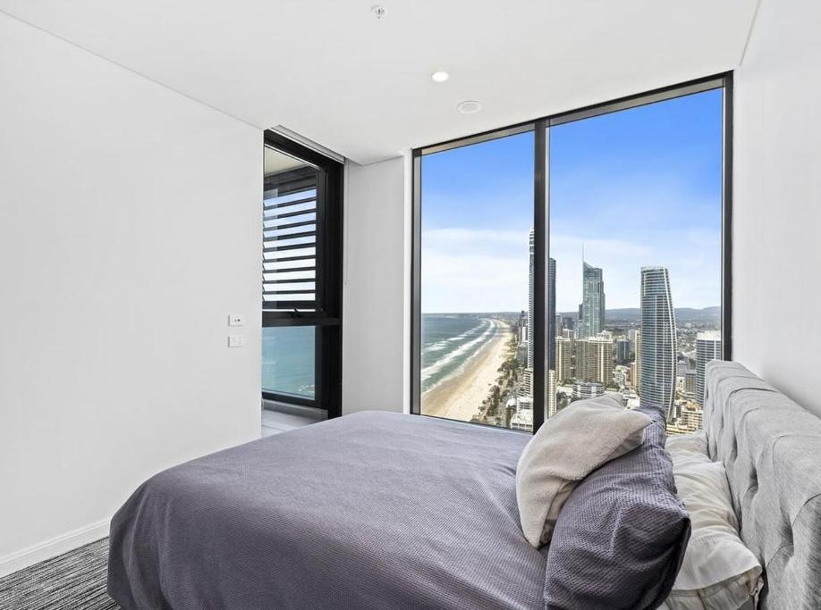 Surfers Paradise New Beachfront Apartment *