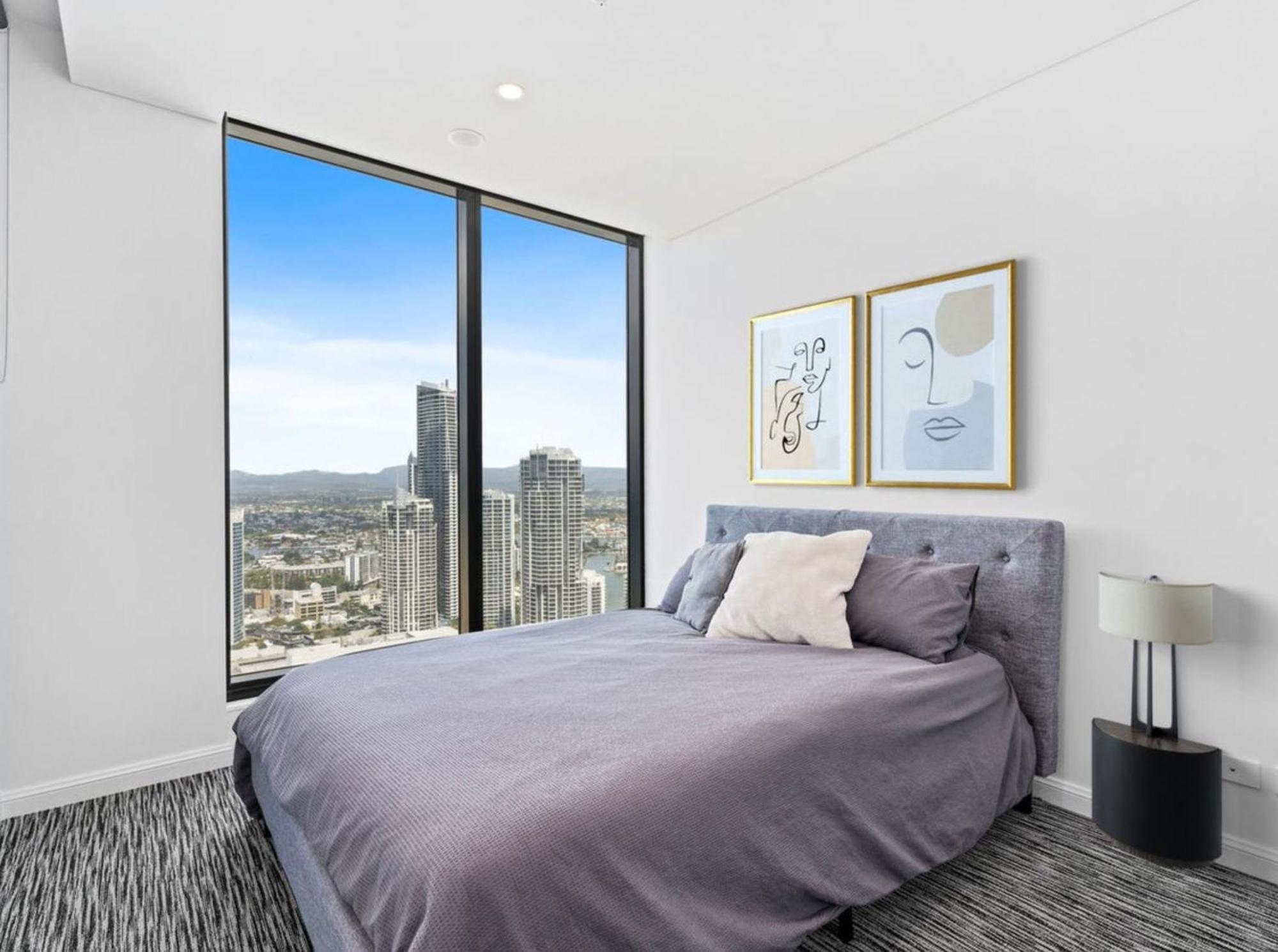 Apartment Surfers Paradise New Beachfront