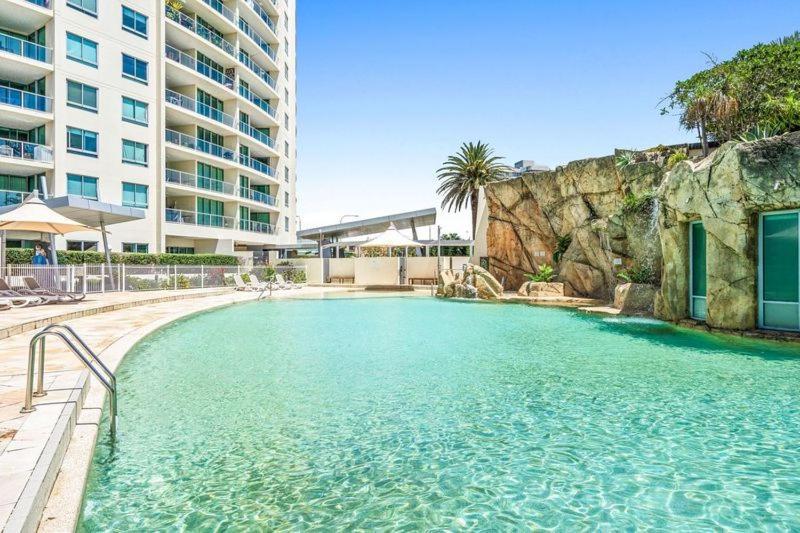Wings Surfers Paradise * Gold Coast