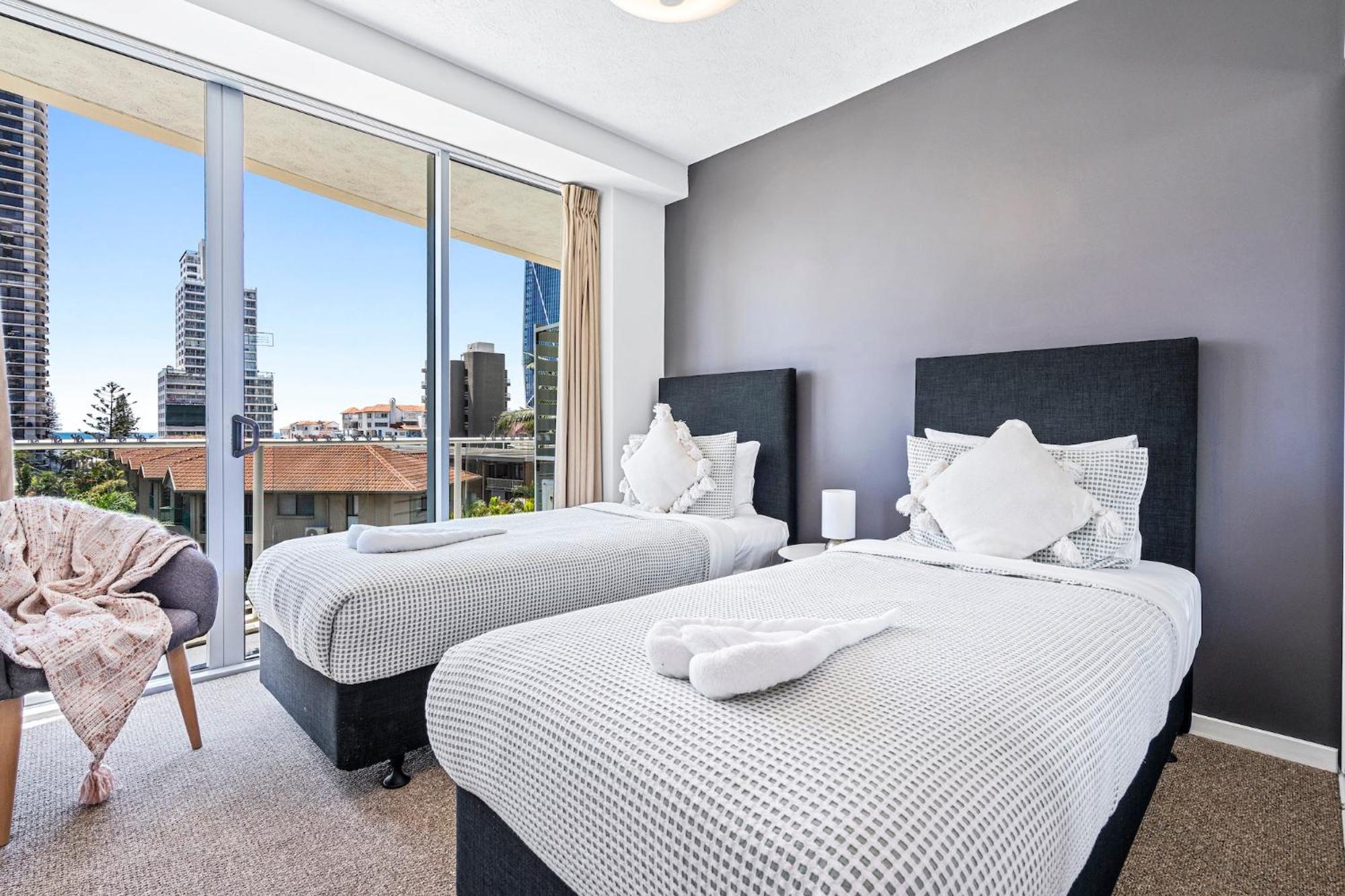 Wings Surfers Paradise Apartment