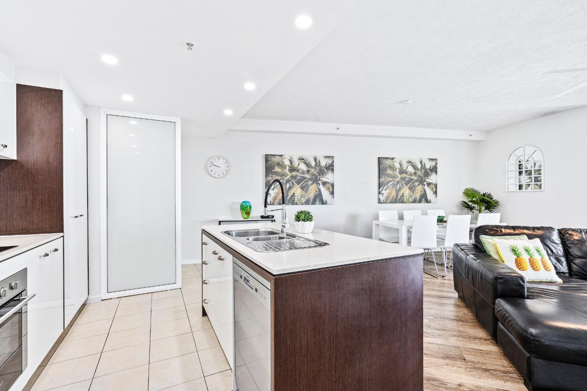 Wings Surfers Paradise Apartment