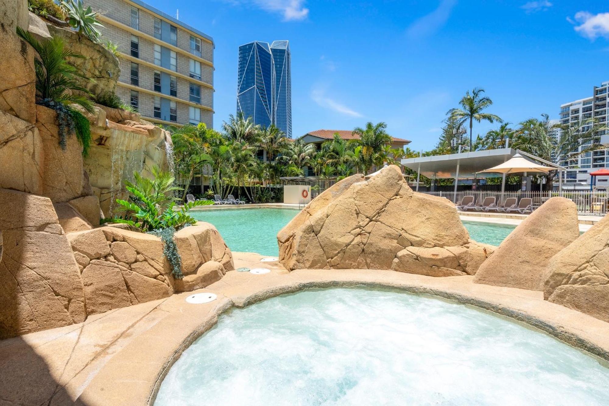 Wings Surfers Paradise Apartment *
