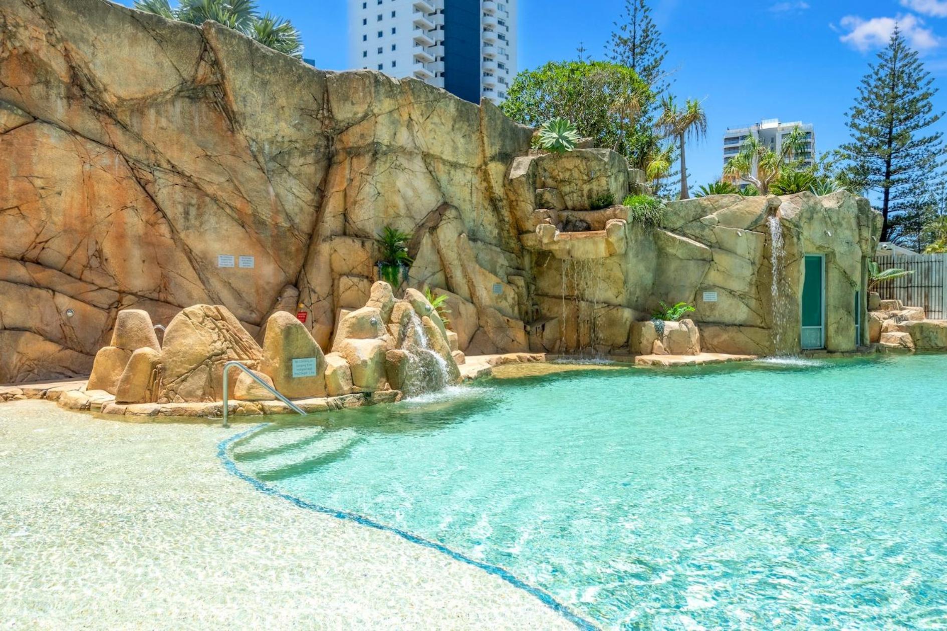 Wings Surfers Paradise Apartment