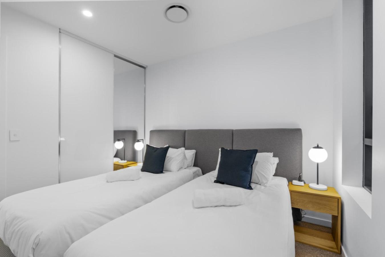 The Sunset - Brand New Modern Riverview 2 Bedroom With Free Parking Pool Gym Gold Coast