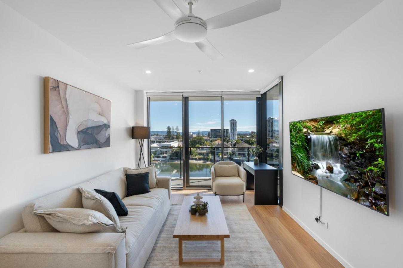 Apartment The Sunset - Brand New Modern Riverview 2 Bedroom With Free Parking Pool Gym *