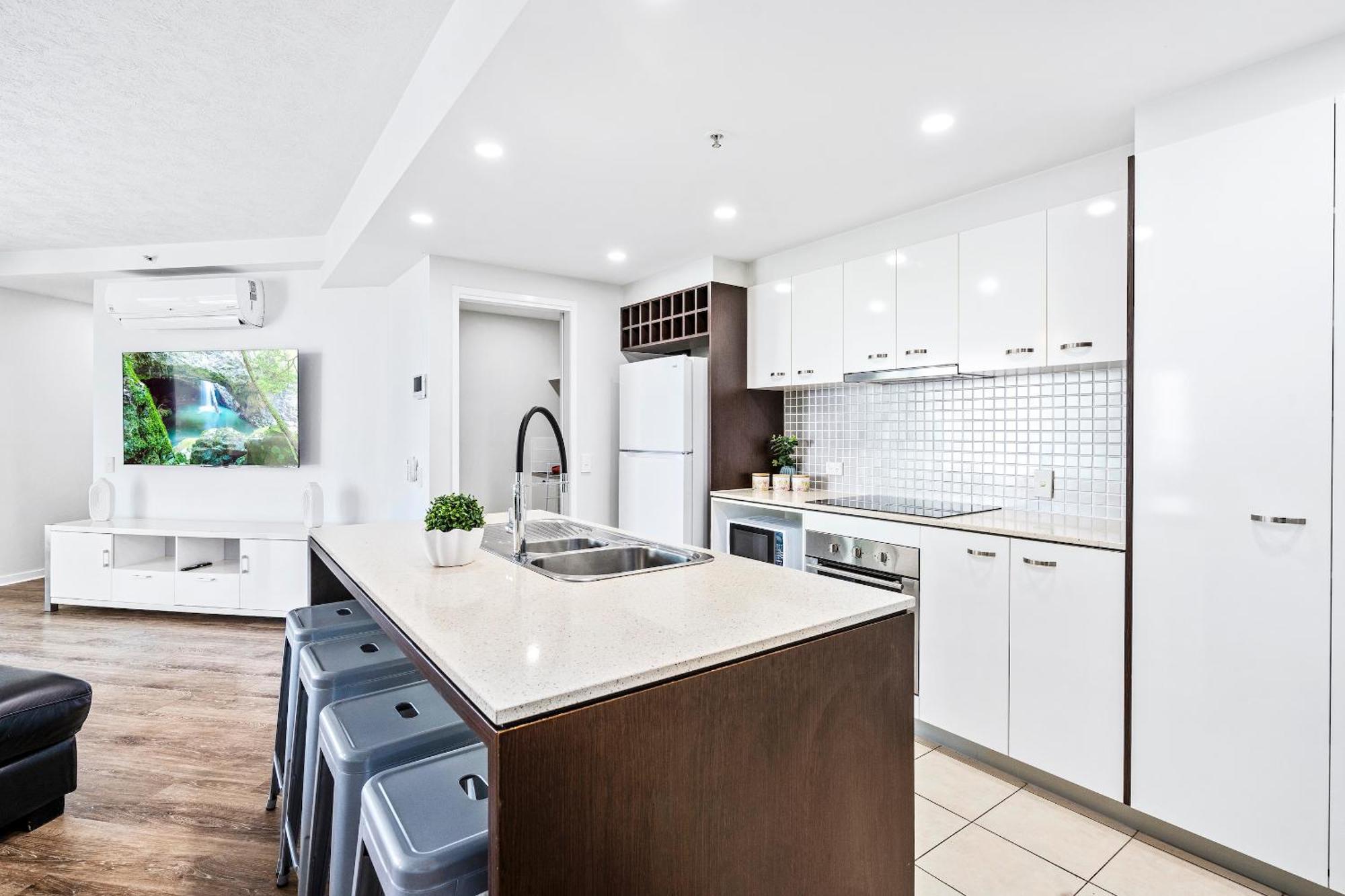 Apartment Wings Surfers Paradise Gold Coast