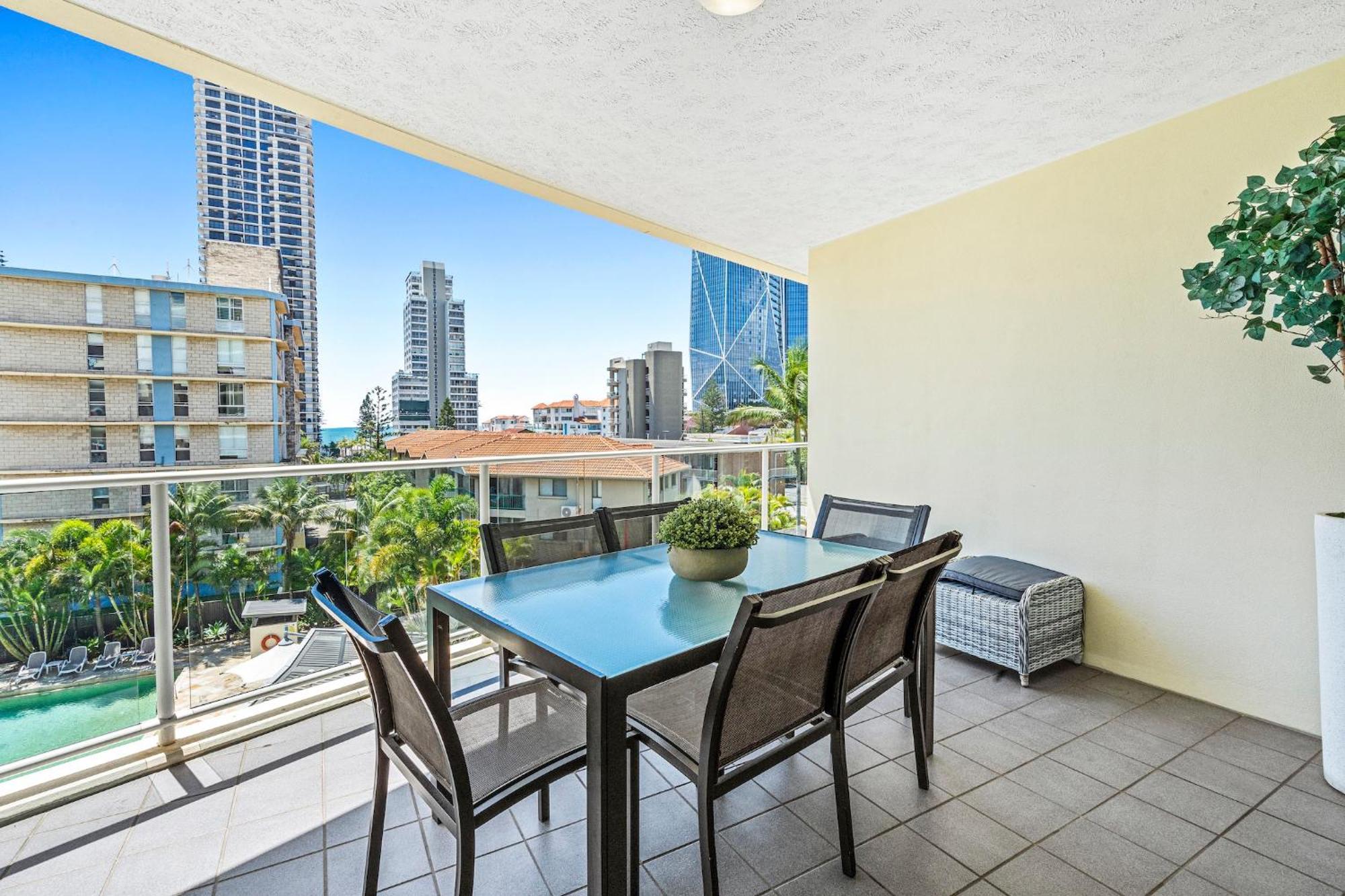 Wings Surfers Paradise Apartment