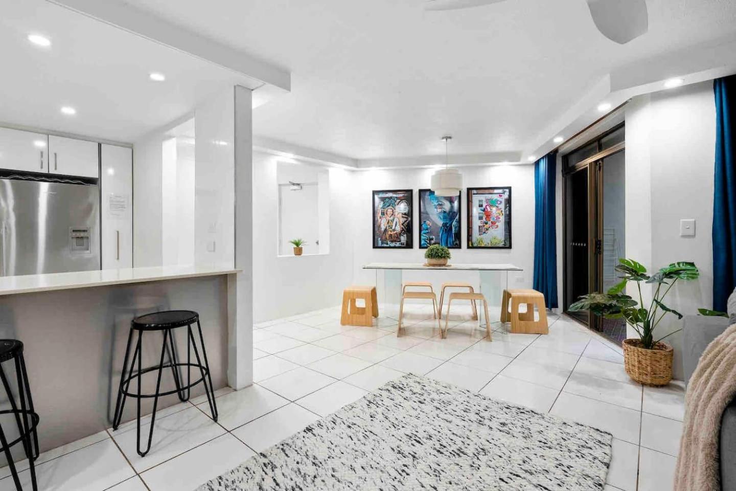 Apartment Surfers Paradise Fun Beachside Retreat Gold Coast