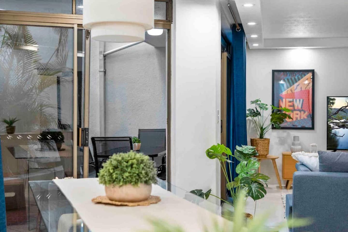 Apartment Surfers Paradise Fun Beachside Retreat