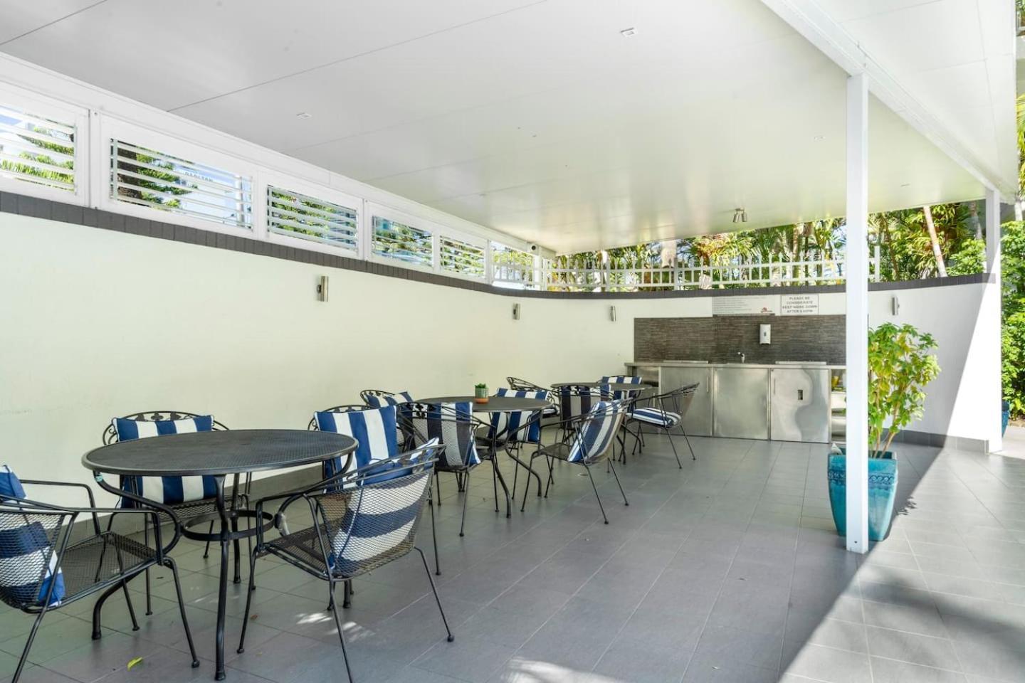 Surfers Paradise Fun Beachside Retreat Apartment Gold Coast