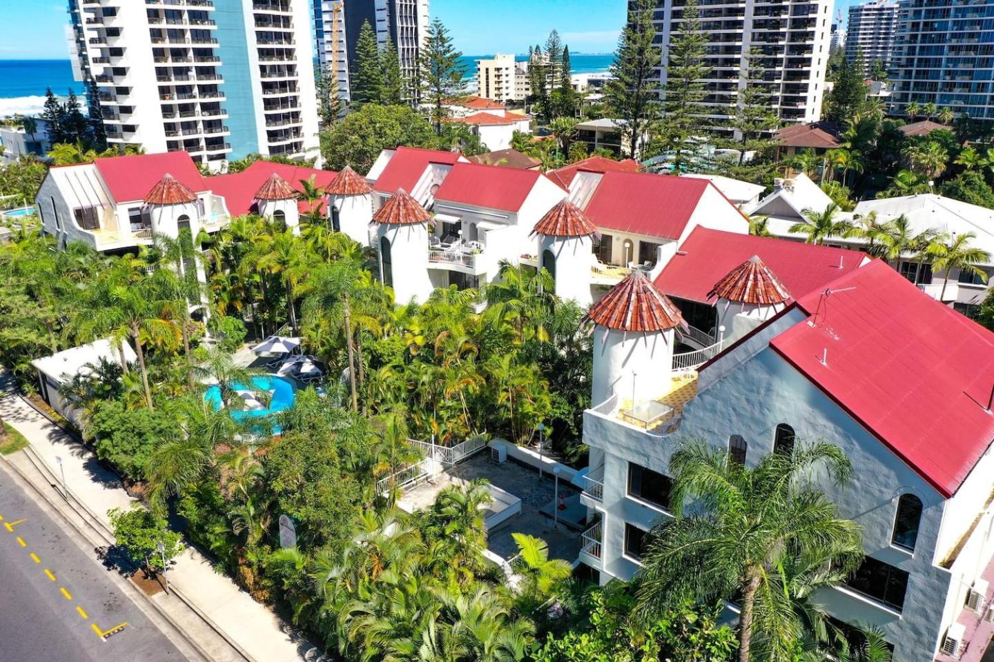 Surfers Paradise Fun Beachside Retreat * Gold Coast