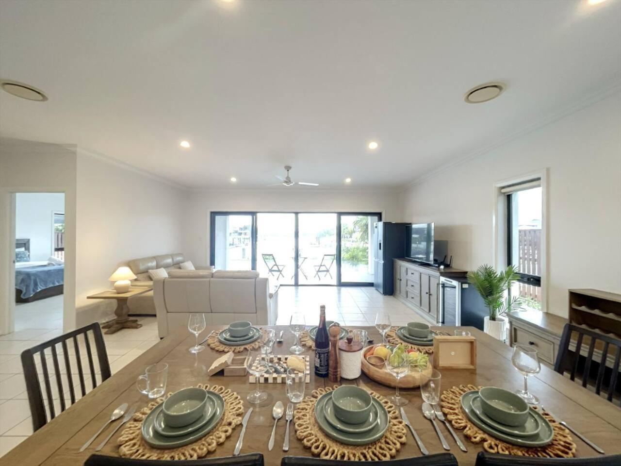 Holiday home Scenic 5 Bed Riverview Classic And Relaxing Escape