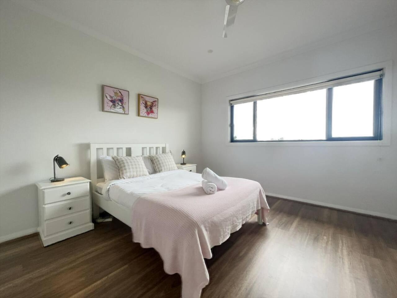Scenic 5 Bed Riverview Classic And Relaxing Escape *