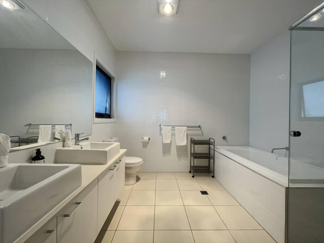 Holiday home Scenic 5 Bed Riverview Classic And Relaxing Escape Gold Coast