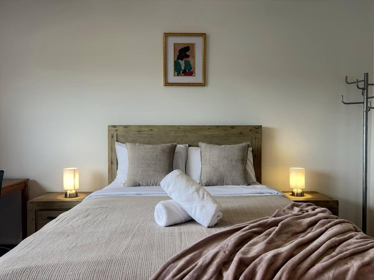 Scenic 5 Bed Riverview Classic And Relaxing Escape Holiday home