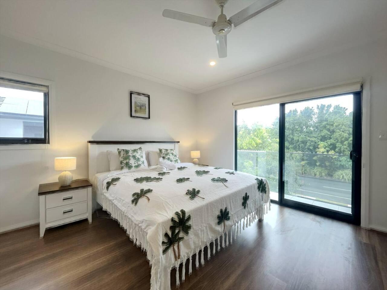 Holiday home Scenic 5 Bed Riverview Classic And Relaxing Escape