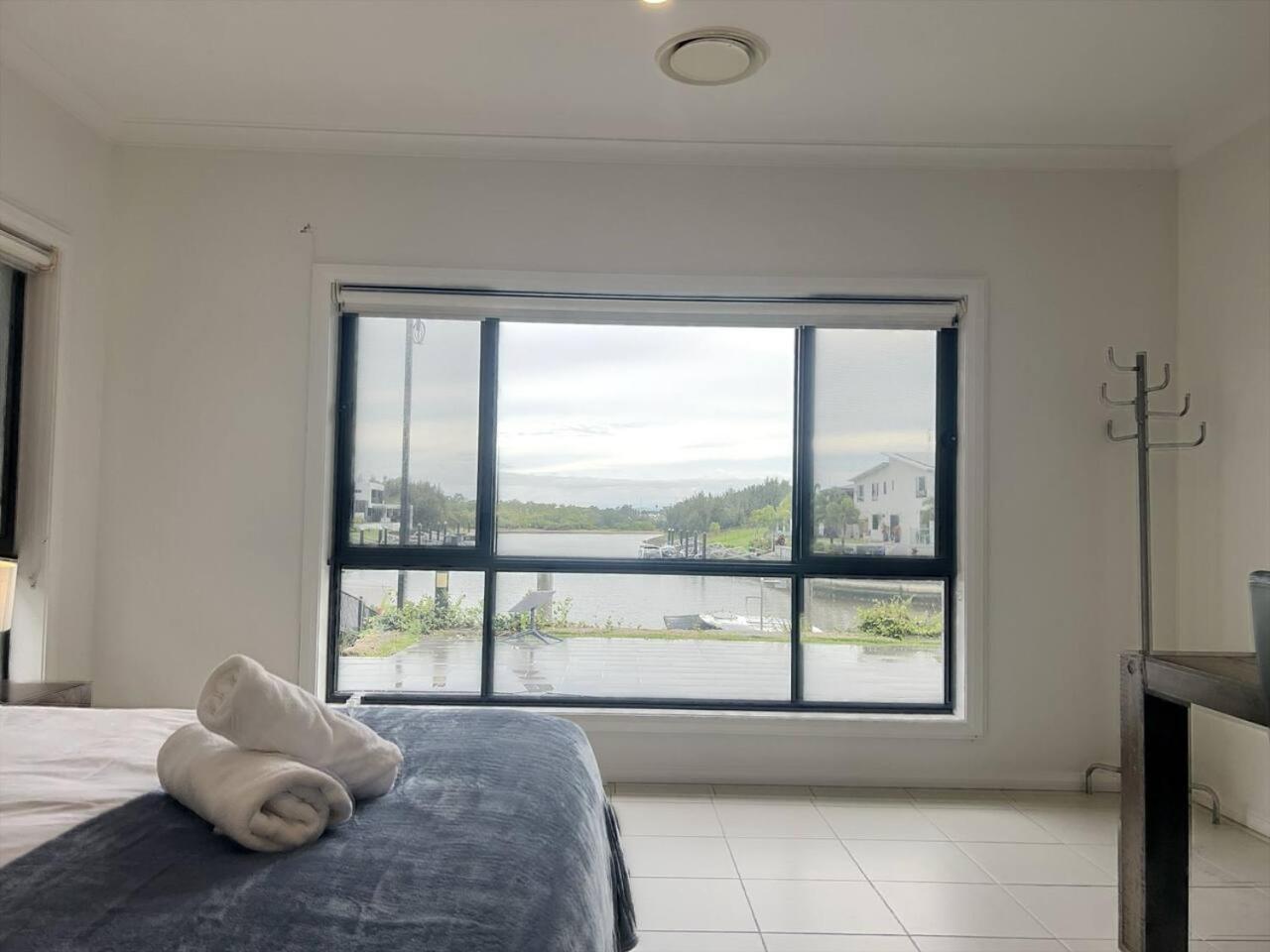 Scenic 5 Bed Riverview Classic And Relaxing Escape Holiday home Gold Coast