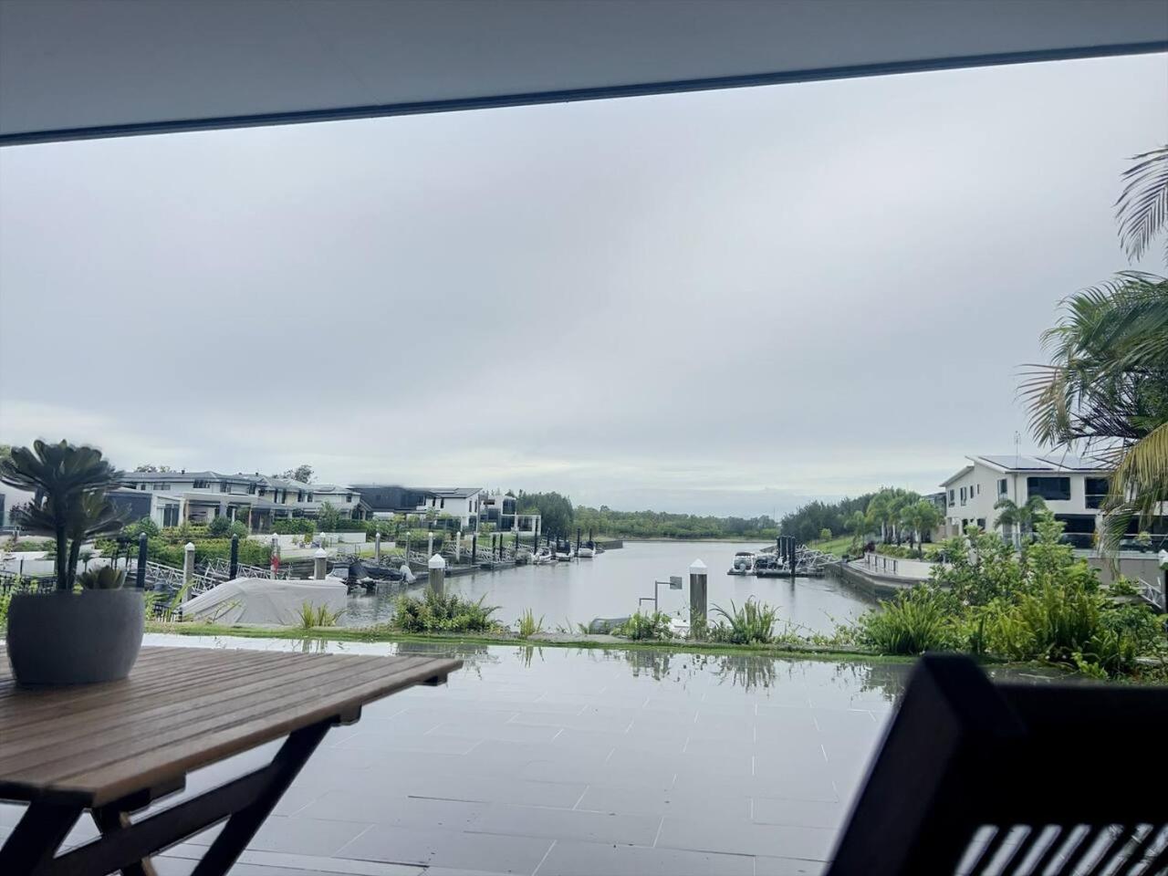 Scenic 5 Bed Riverview Classic And Relaxing Escape