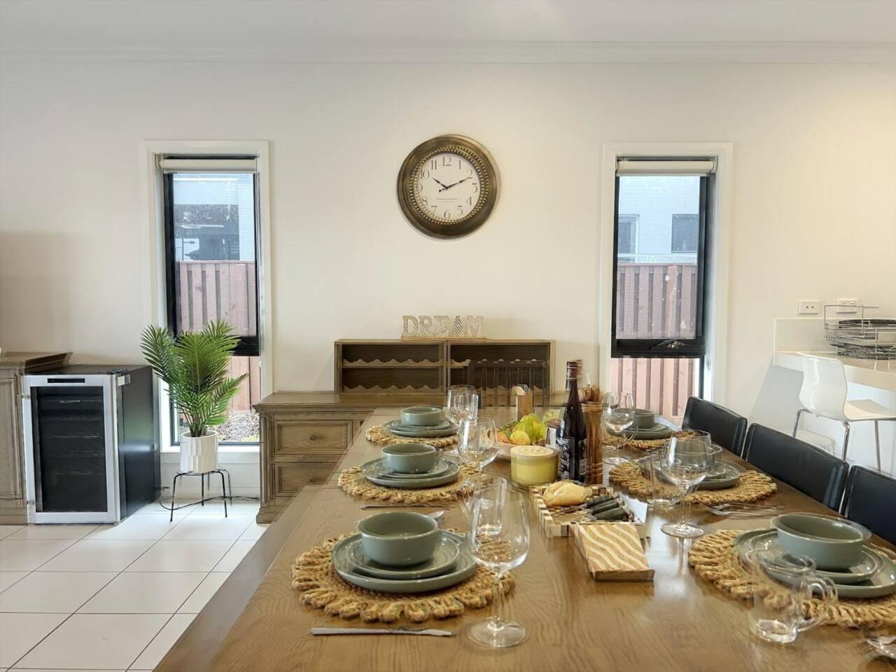 Scenic 5 Bed Riverview Classic And Relaxing Escape Holiday home Gold Coast