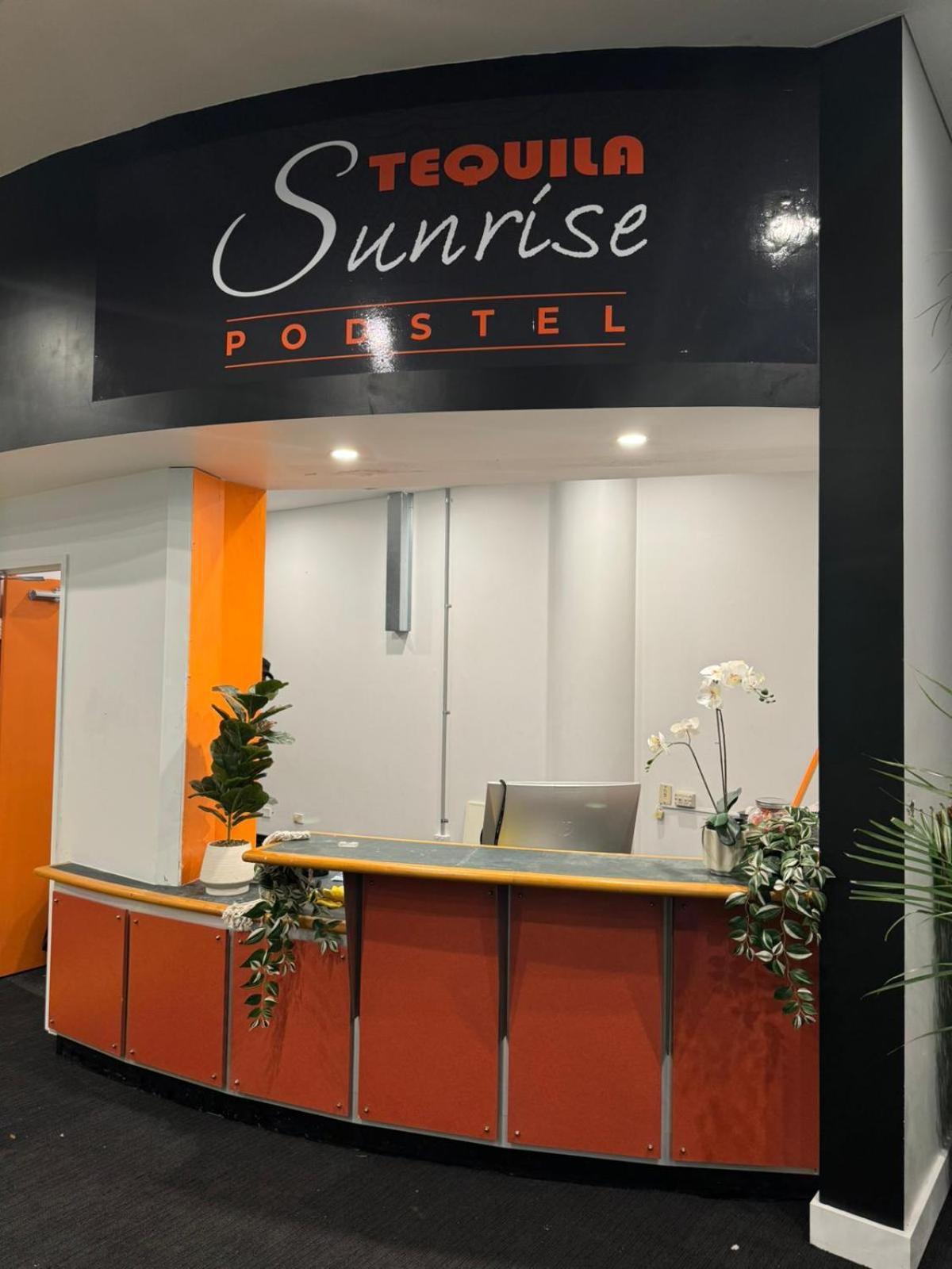 Tequila Sunrise Podstel Albergue *