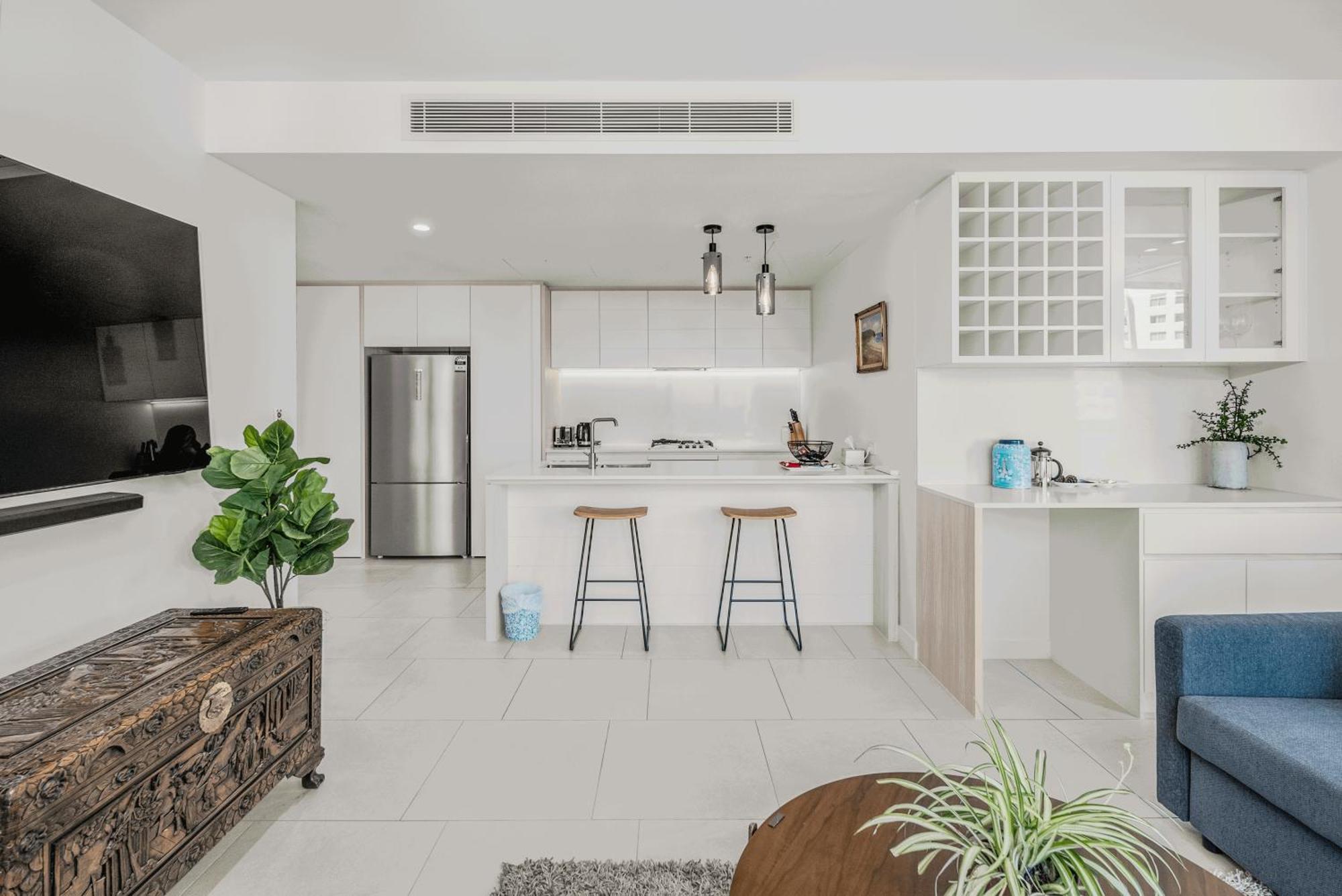 2 Bedroom Ocean-viewing * Gold Coast