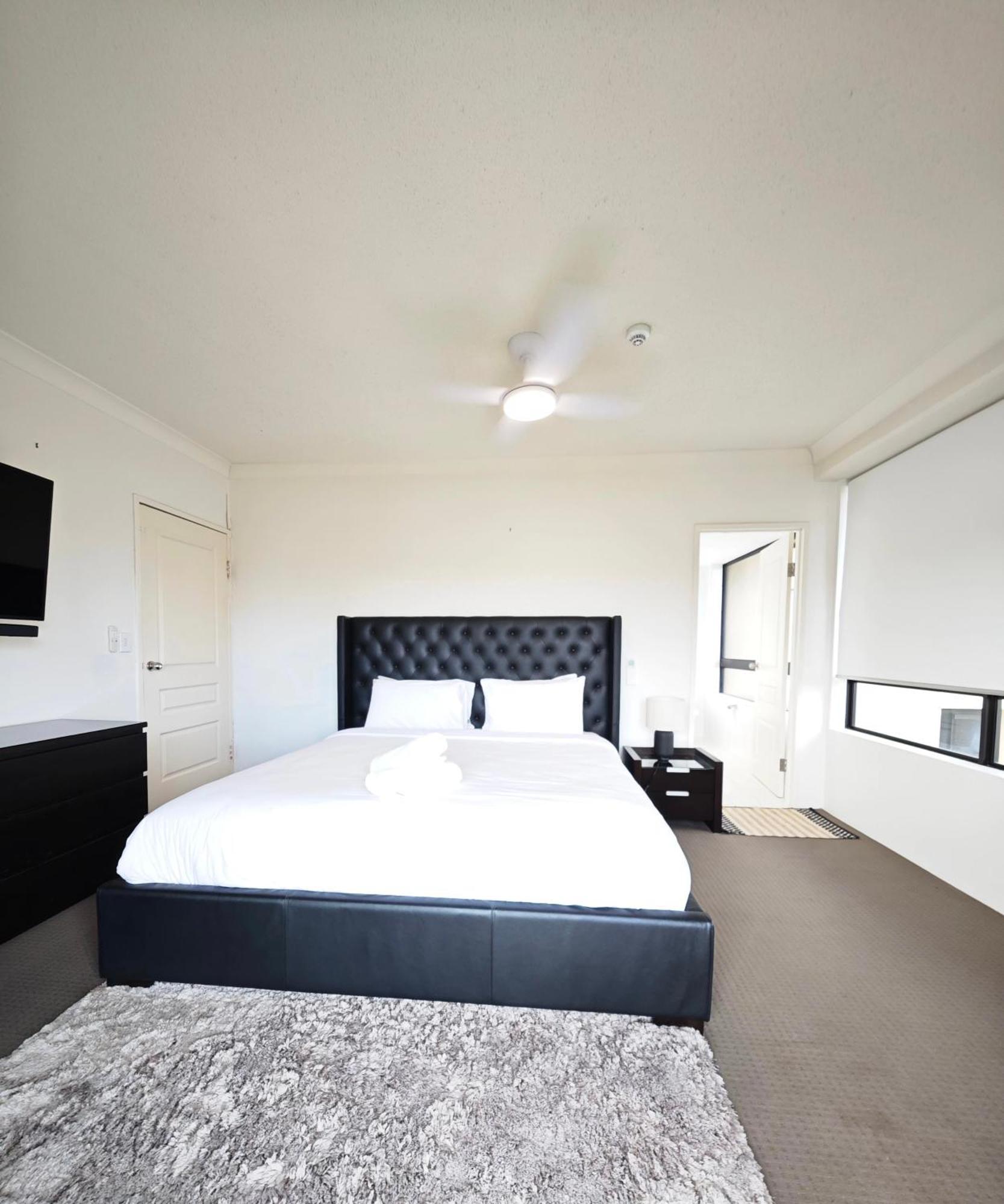Surfers Hawaiian Aparthotel 3*