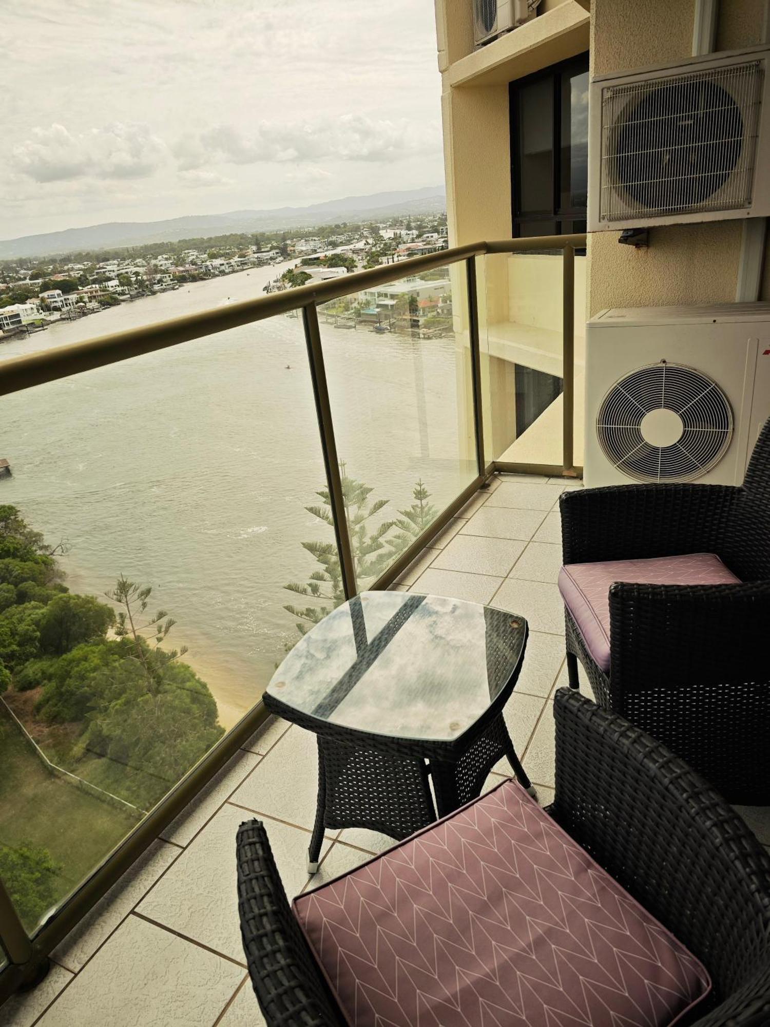 Aparthotel Surfers Hawaiian 3*