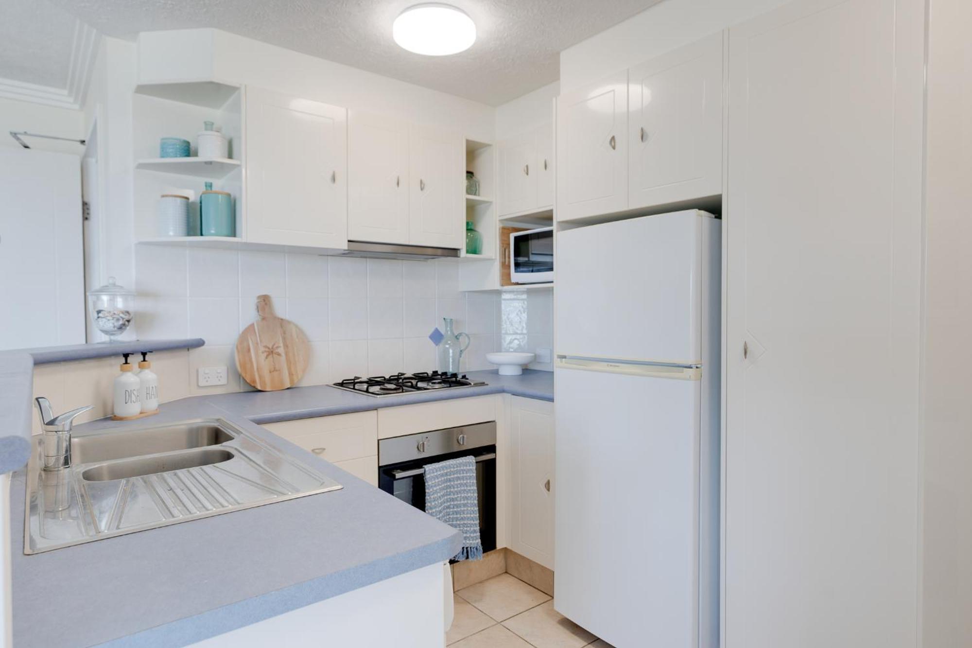 Apartment Stunning 2-br Waterfront In Palm Beach! Gold Coast