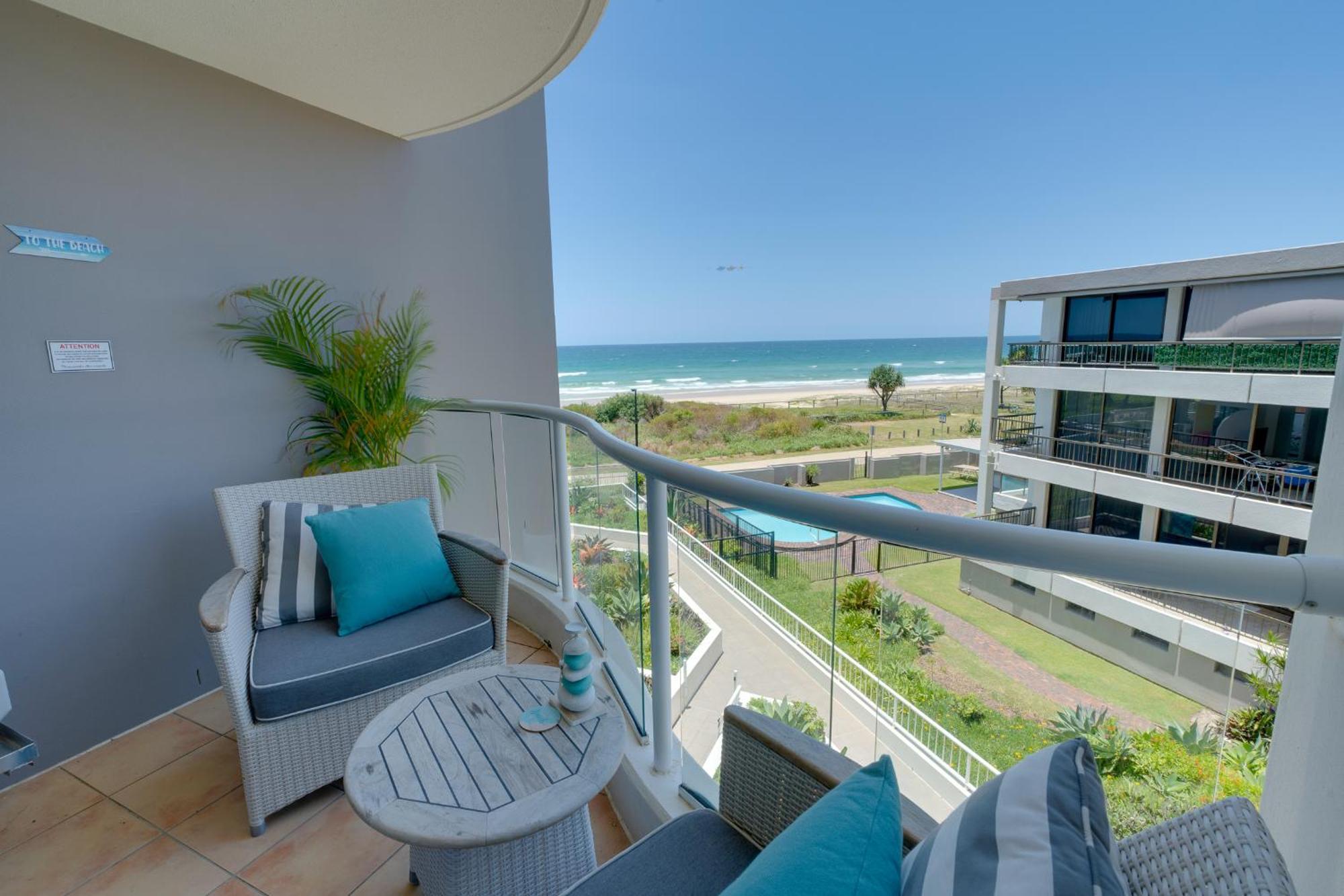 Stunning 2-br Waterfront In Palm Beach! Apartment *