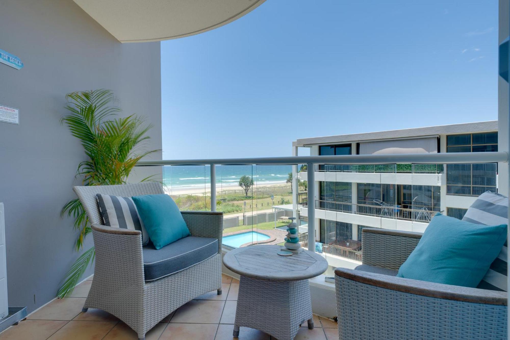 Stunning 2-br Waterfront In Palm Beach! * Gold Coast