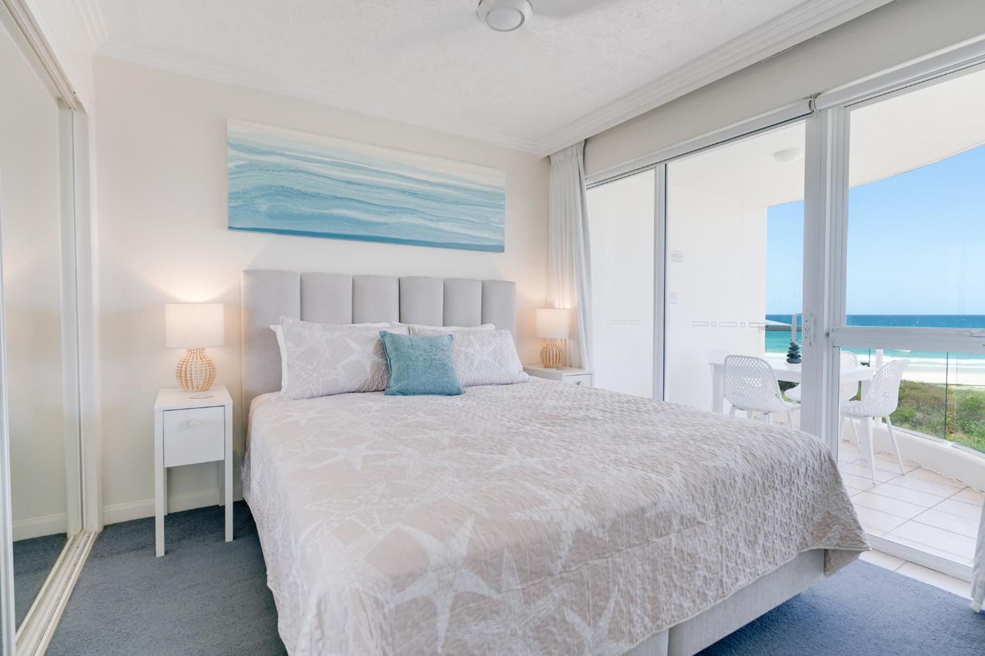 Stunning 2-br Waterfront In Palm Beach! * Gold Coast