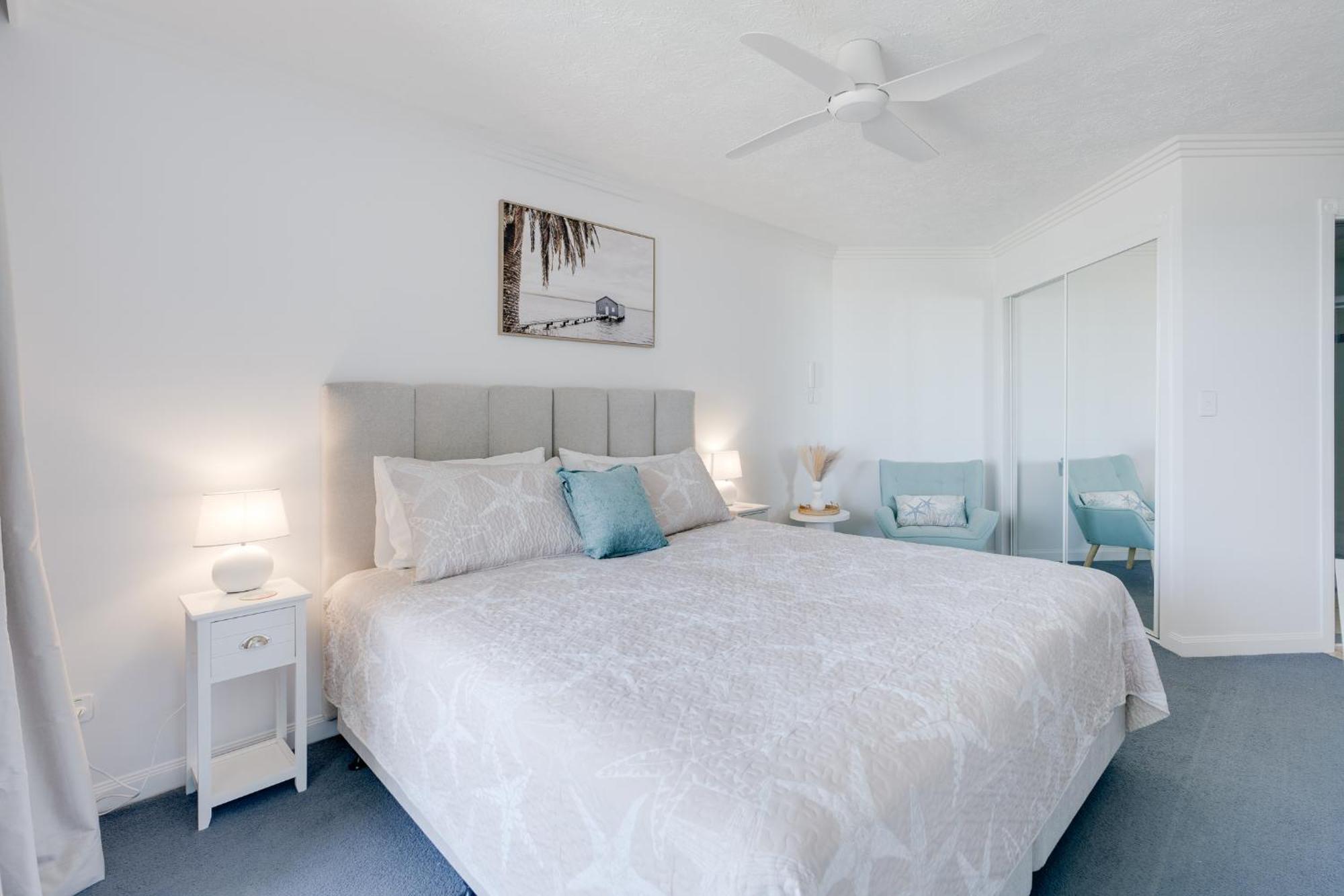 Apartment Stunning 2-br Waterfront In Palm Beach! *