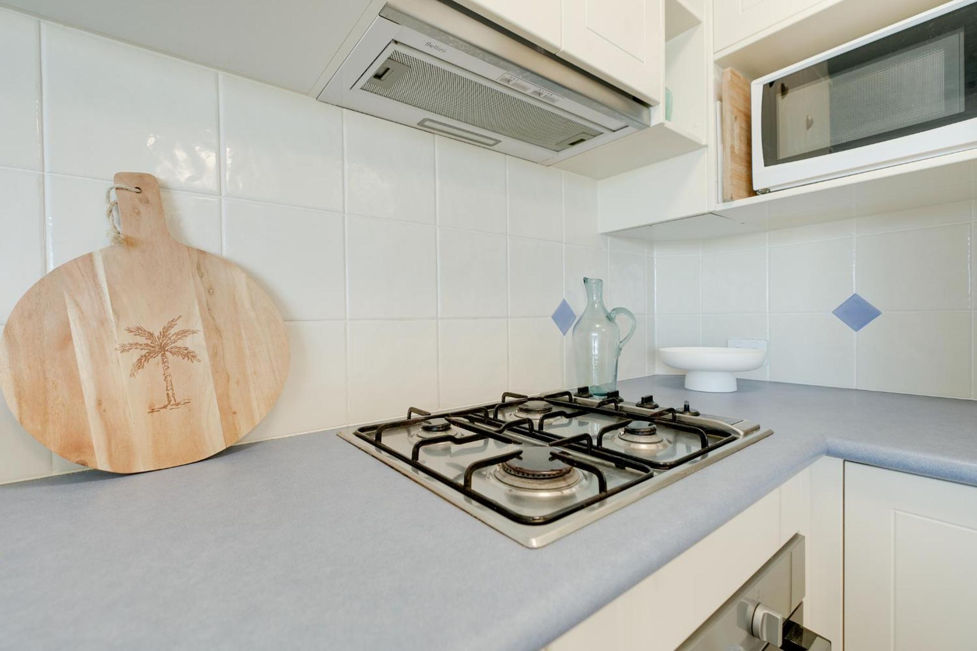 Stunning 2-br Waterfront In Palm Beach! * Gold Coast