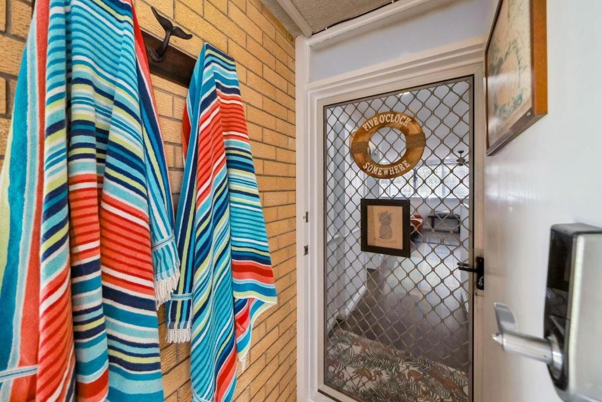 Beachfront Burleigh Getaway! Apartamento