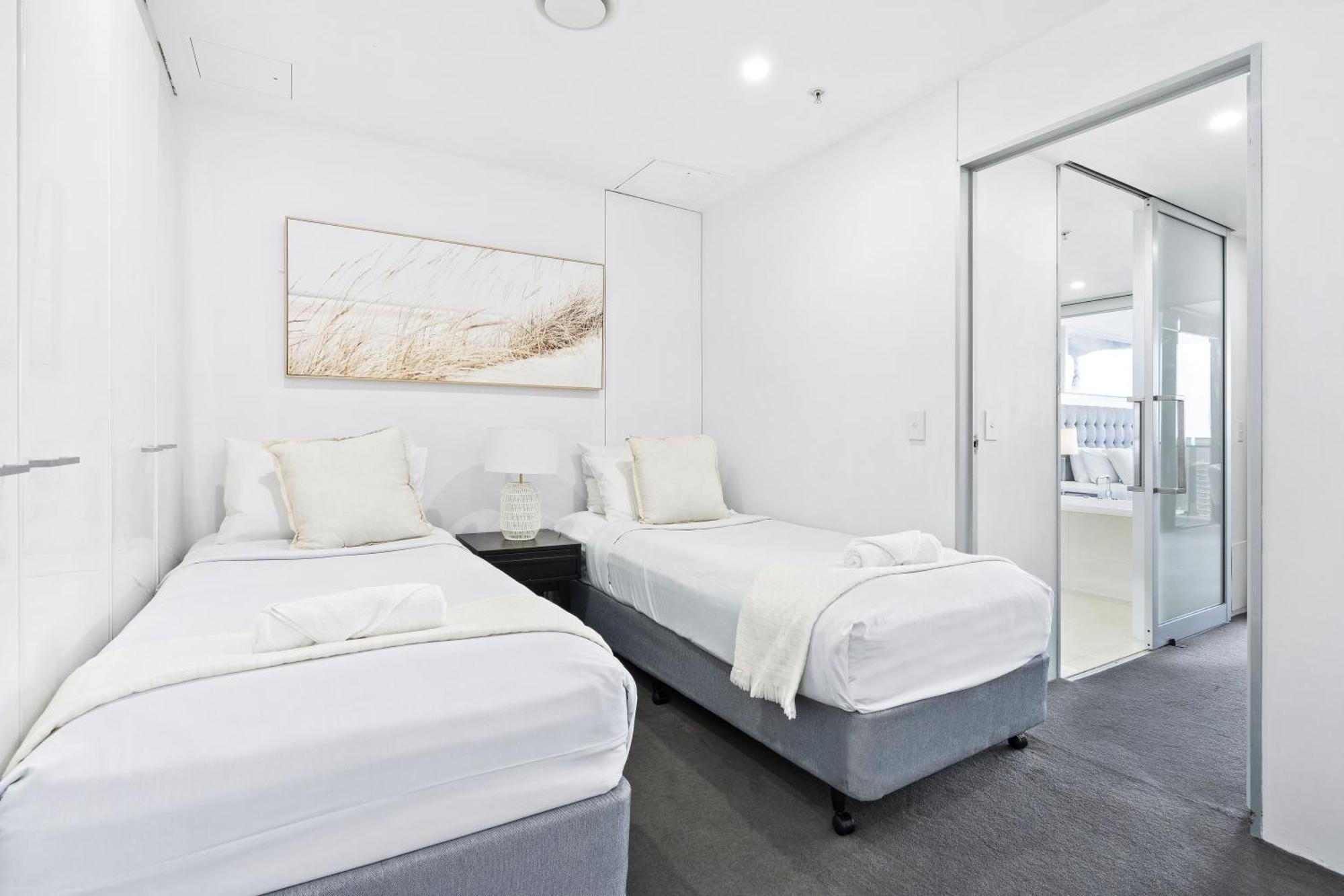 Apartment Circle On Cavill Surfers Paradise Mid Week Madness Deal - Q Gold Coast