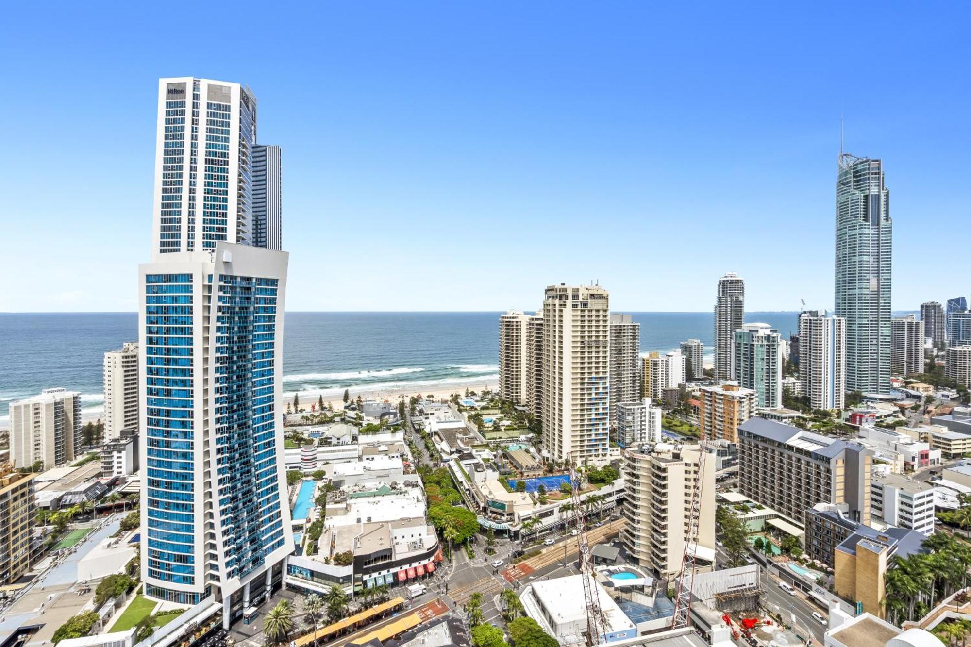 Apartment Circle On Cavill Surfers Paradise Mid Week Madness Deal - Q