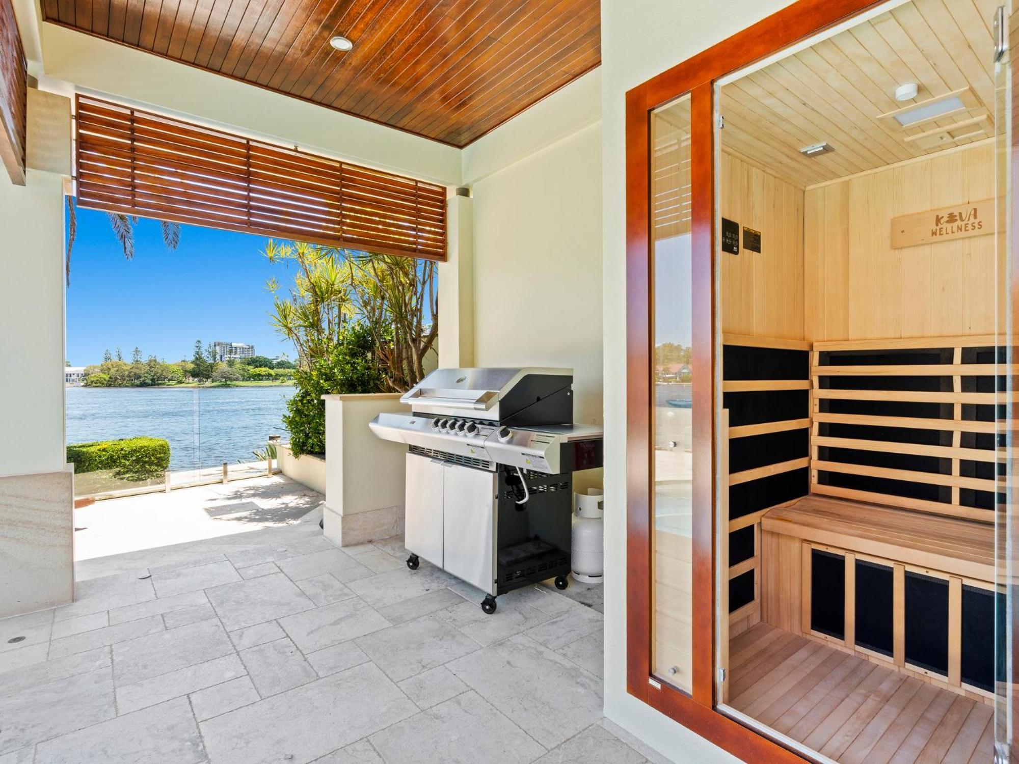 Main River Grandeur Mansion, 5bed, Pool & Sauna Gold Coast