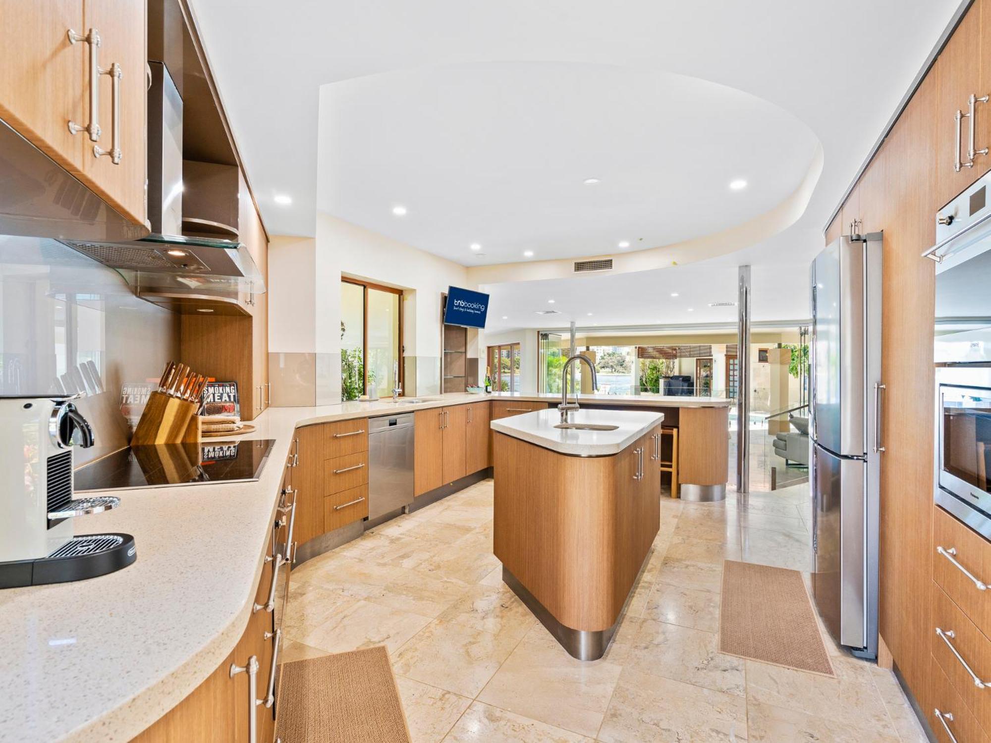 Apartment Main River Grandeur Mansion, 5bed, Pool & Sauna