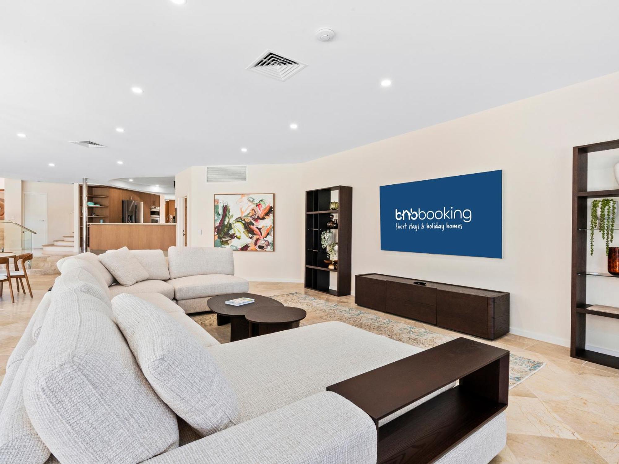 Main River Grandeur Mansion, 5bed, Pool & Sauna Gold Coast