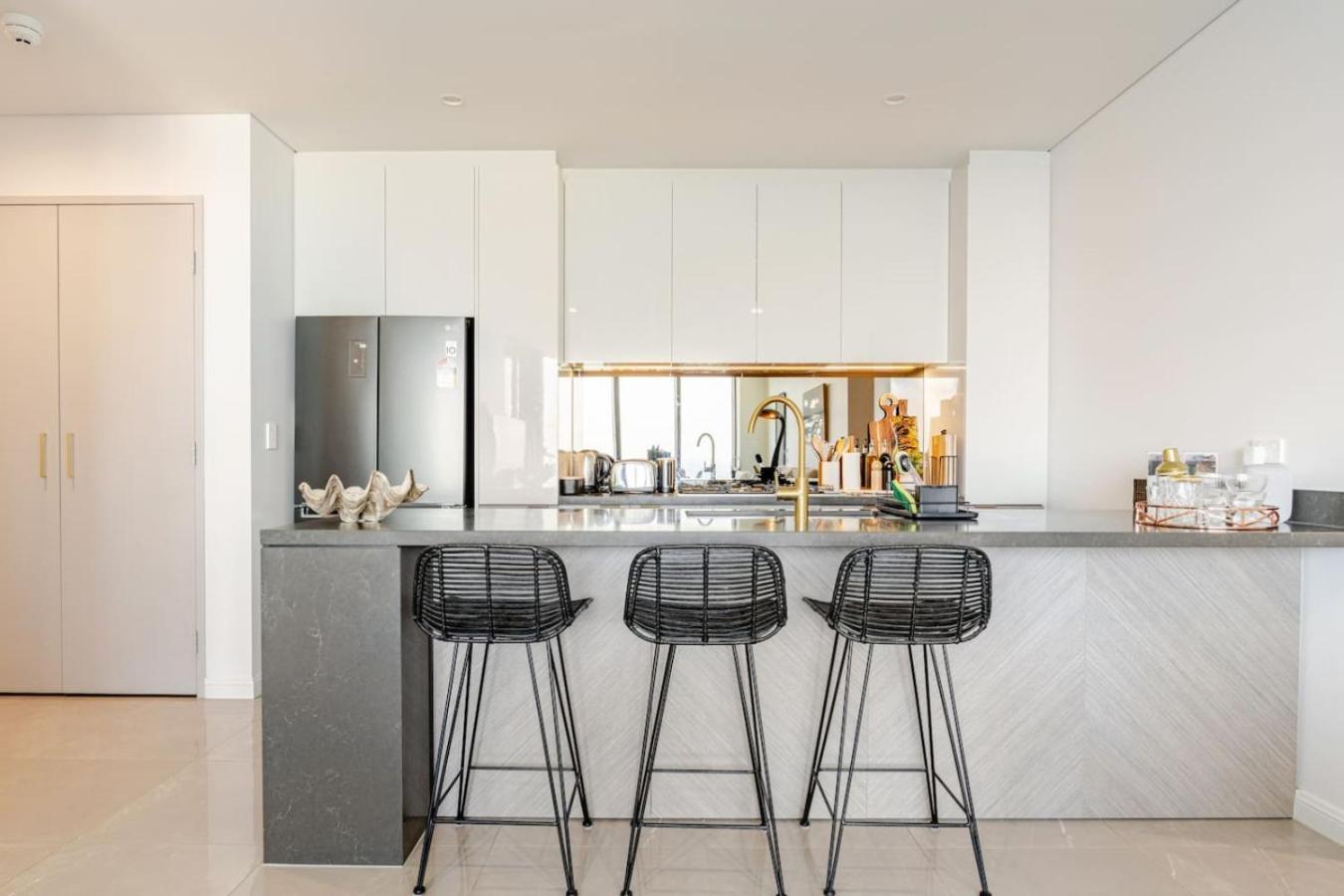Surfers Beachside Luxury - Stunning Panoramic View Apartment