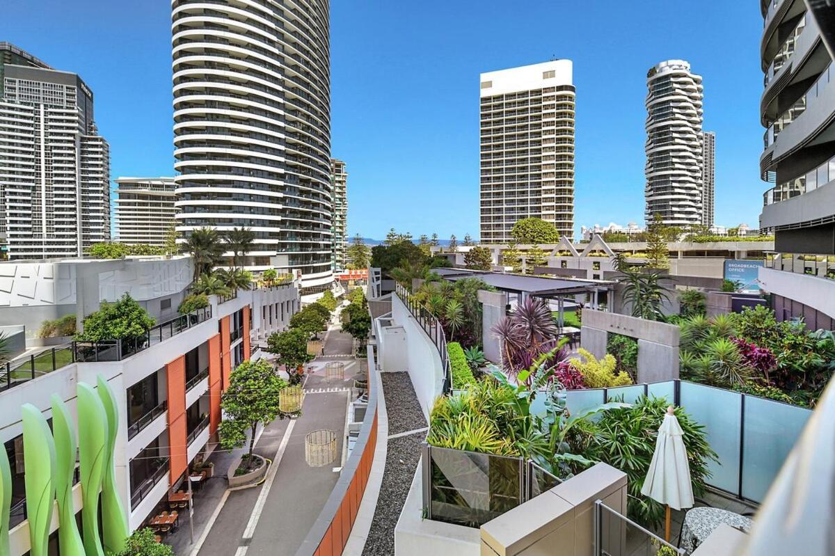 At Oracle 10508 * Gold Coast