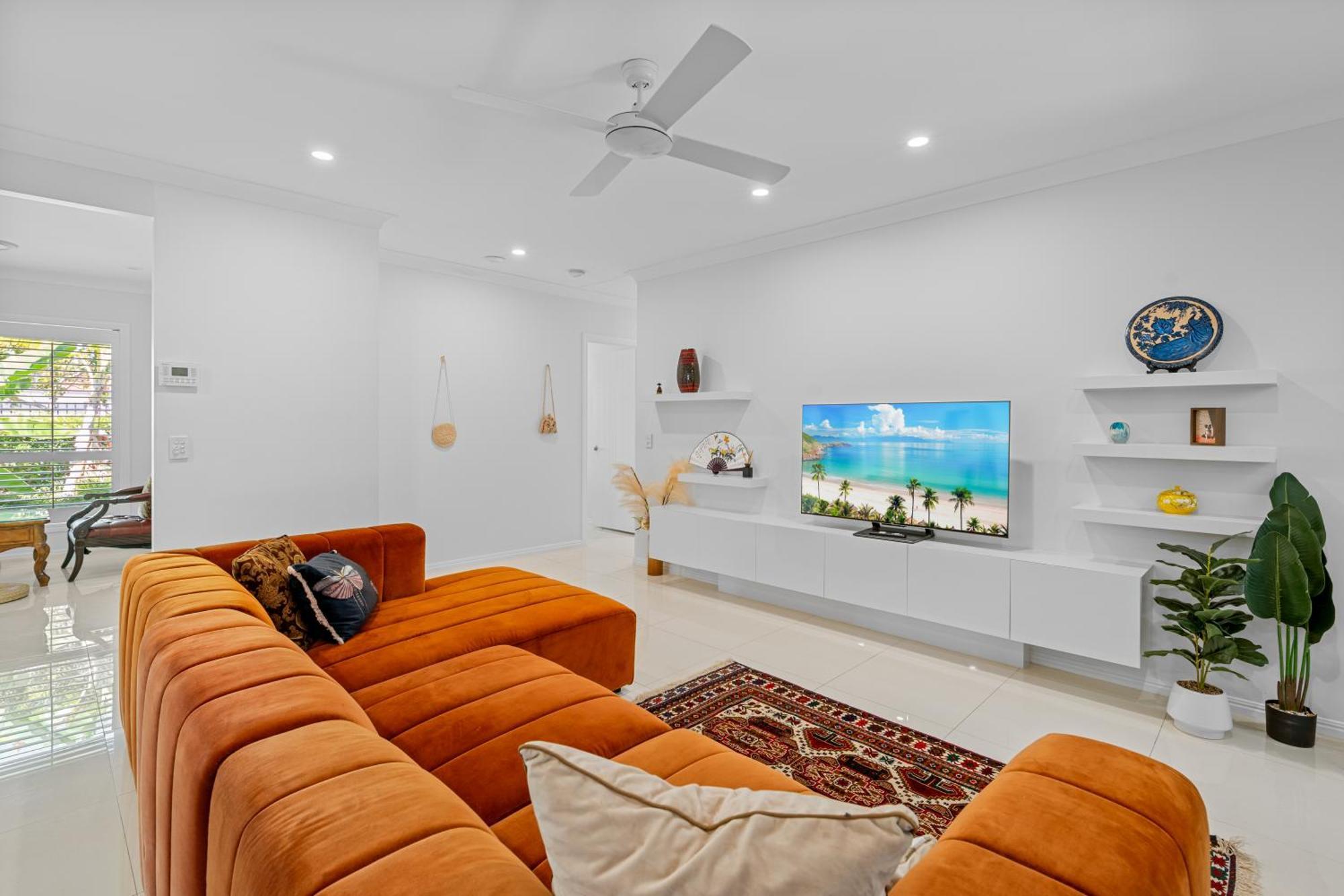 Burleigh Bliss Waterside Escape With Pool