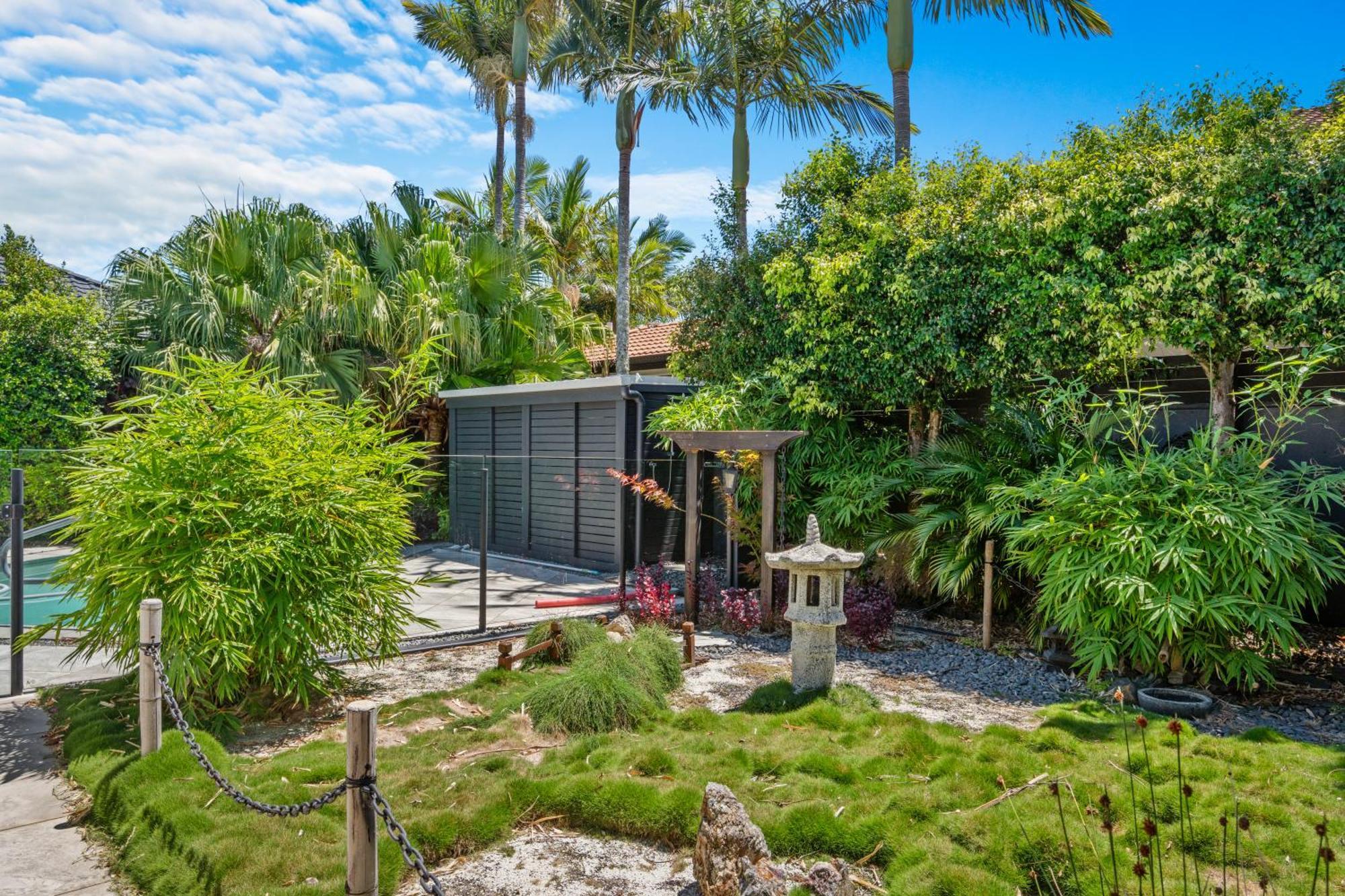 Holiday home Burleigh Bliss Waterside Escape With Pool *