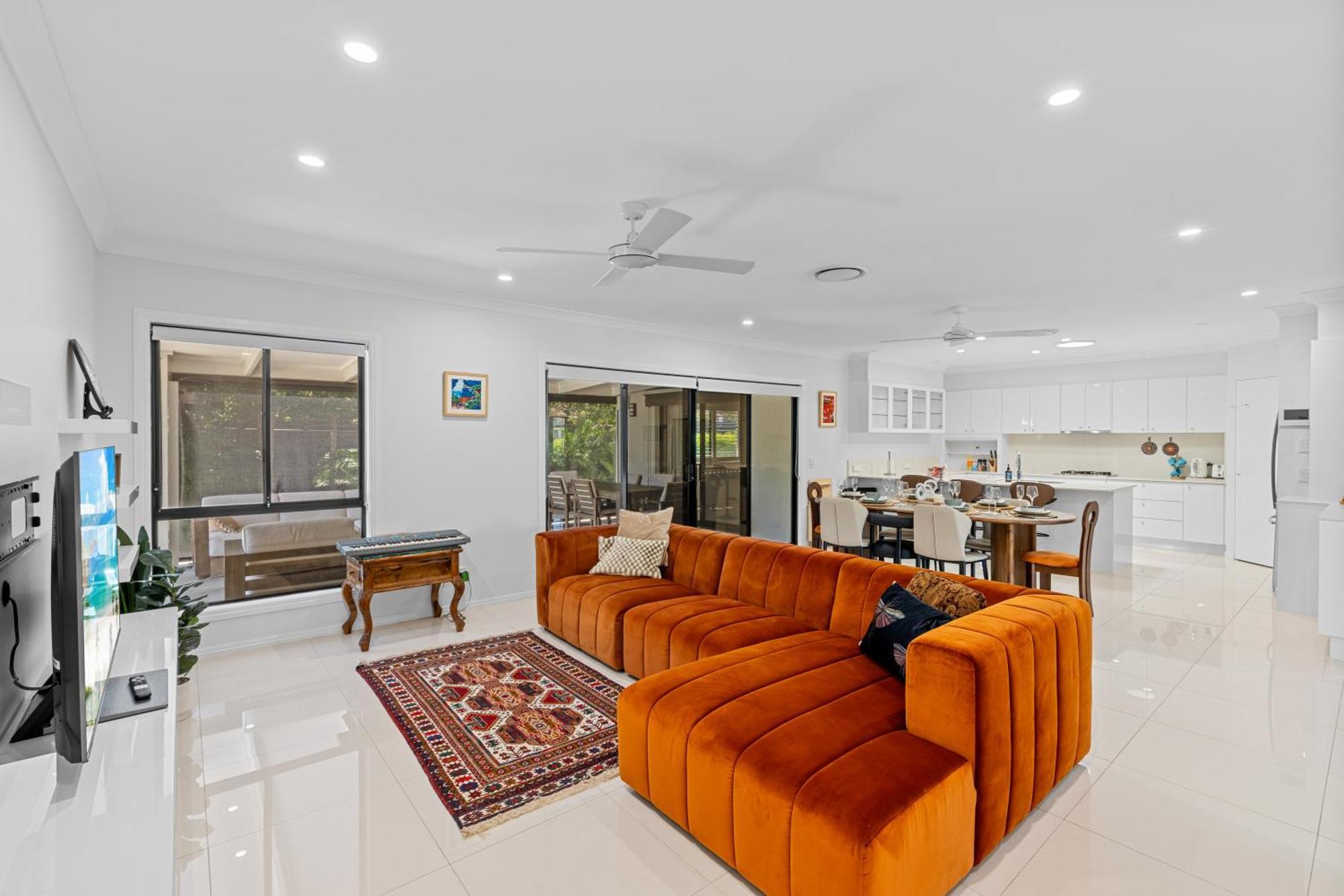 Burleigh Bliss Waterside Escape With Pool