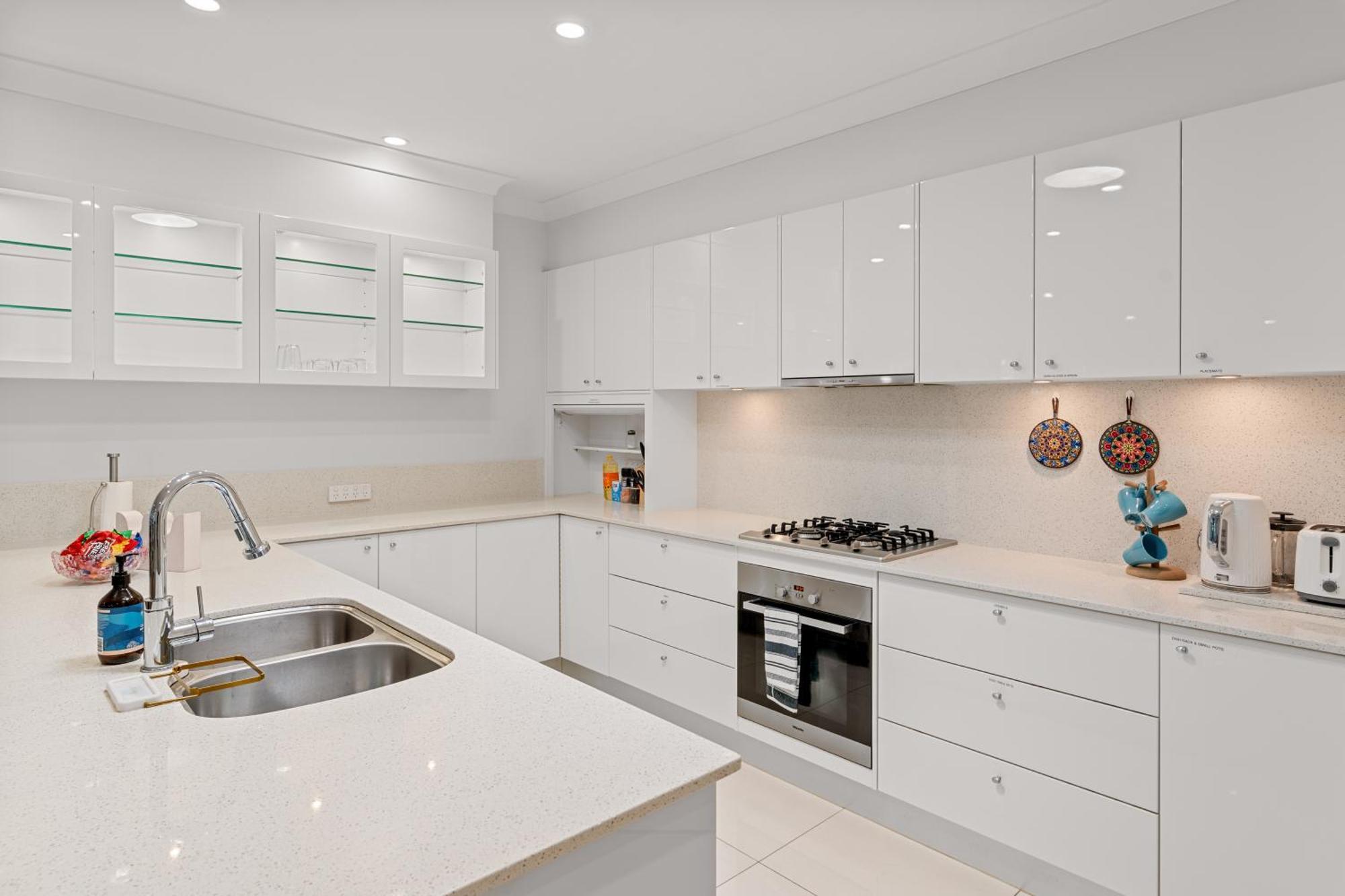 Burleigh Bliss Waterside Escape With Pool