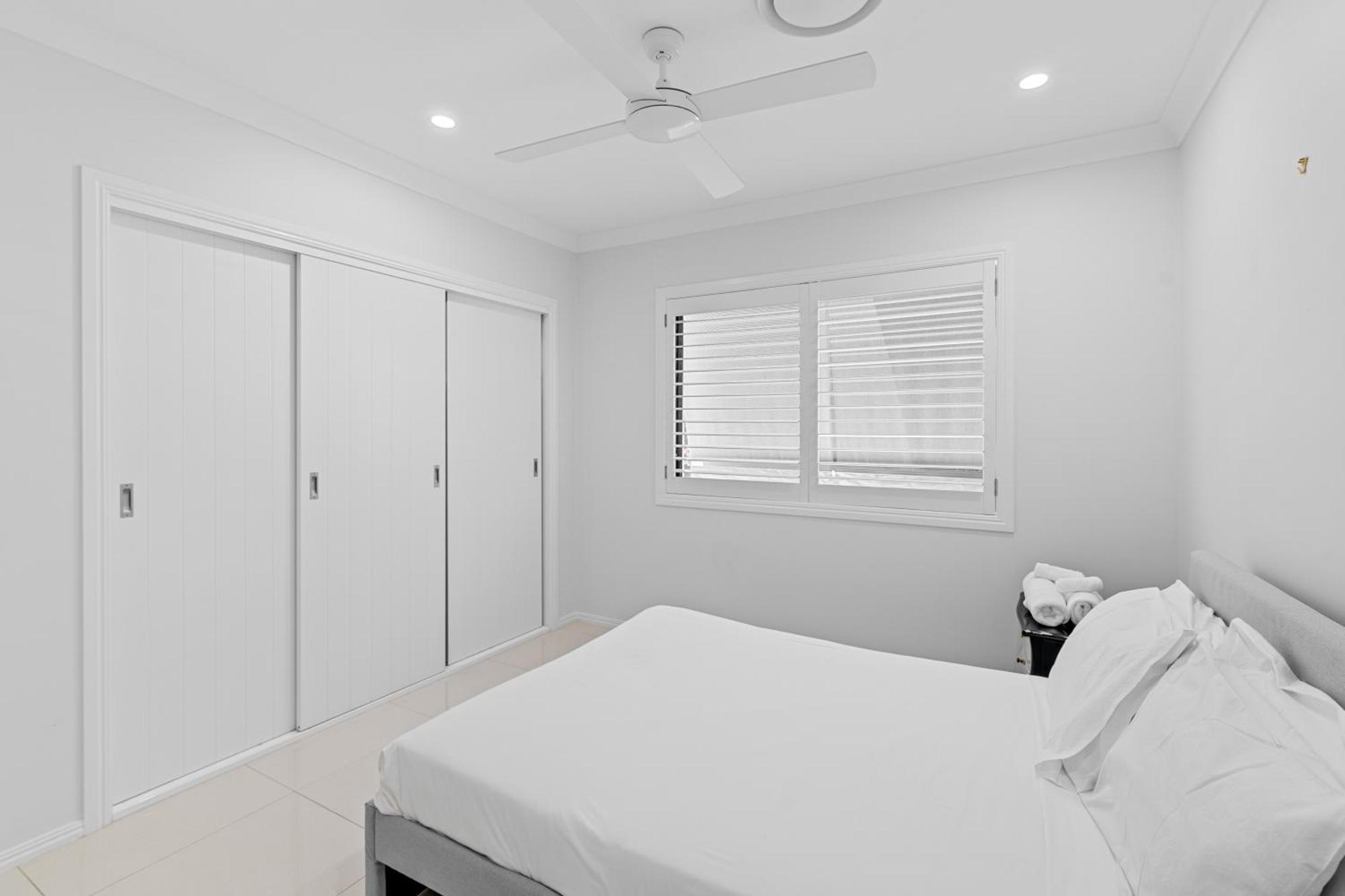 Burleigh Bliss Waterside Escape With Pool Holiday home